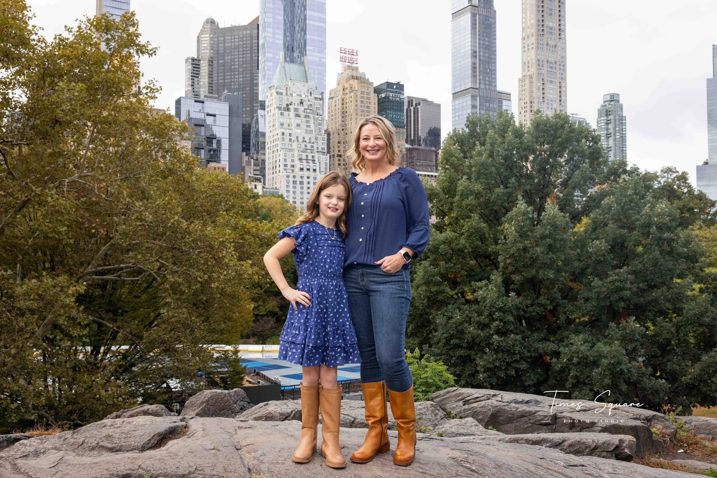 Times Square Photostudio Fall Central Park Photoshoot family-3.jpg