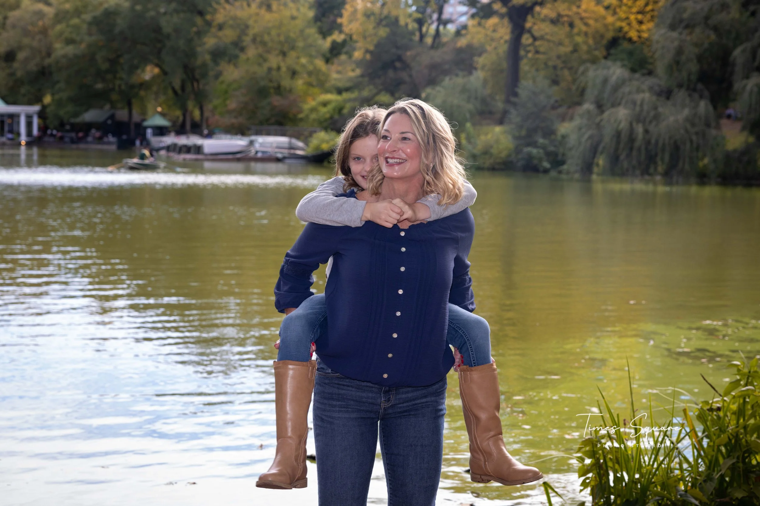 Times Square Photostudio Fall Central Park Photoshoot family-18.jpg