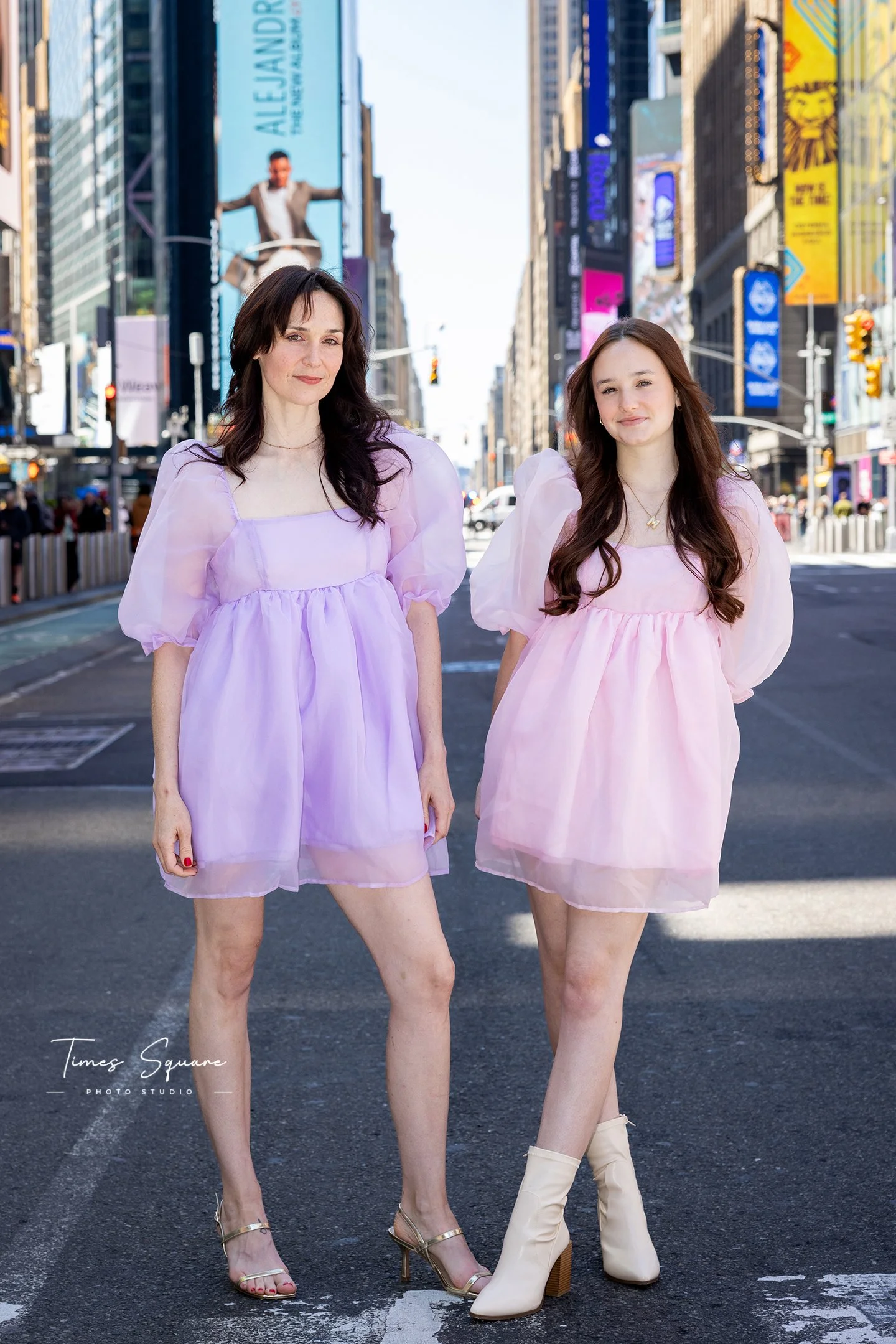 Capturing unforgettable memories with a family and lifestyle photoshoot in iconic Times Square, NYC