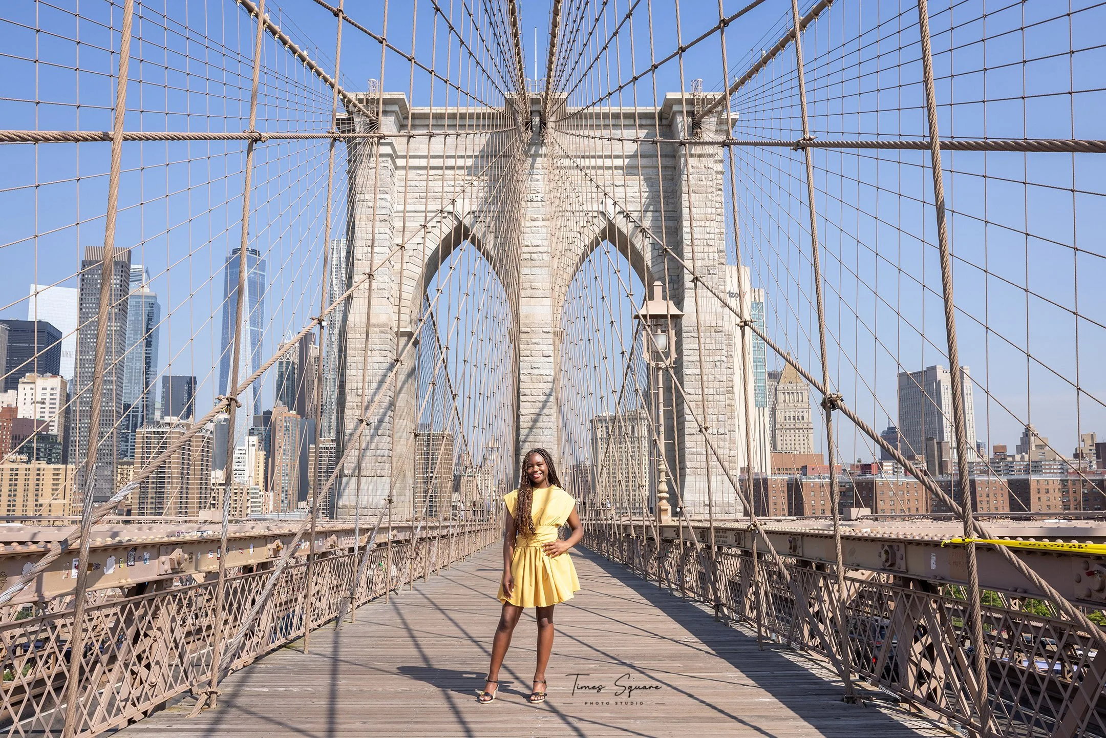 New York City graduation photoshoot for travelers – capturing unforgettable lifestyle portraits at the Brooklyn Bridge.