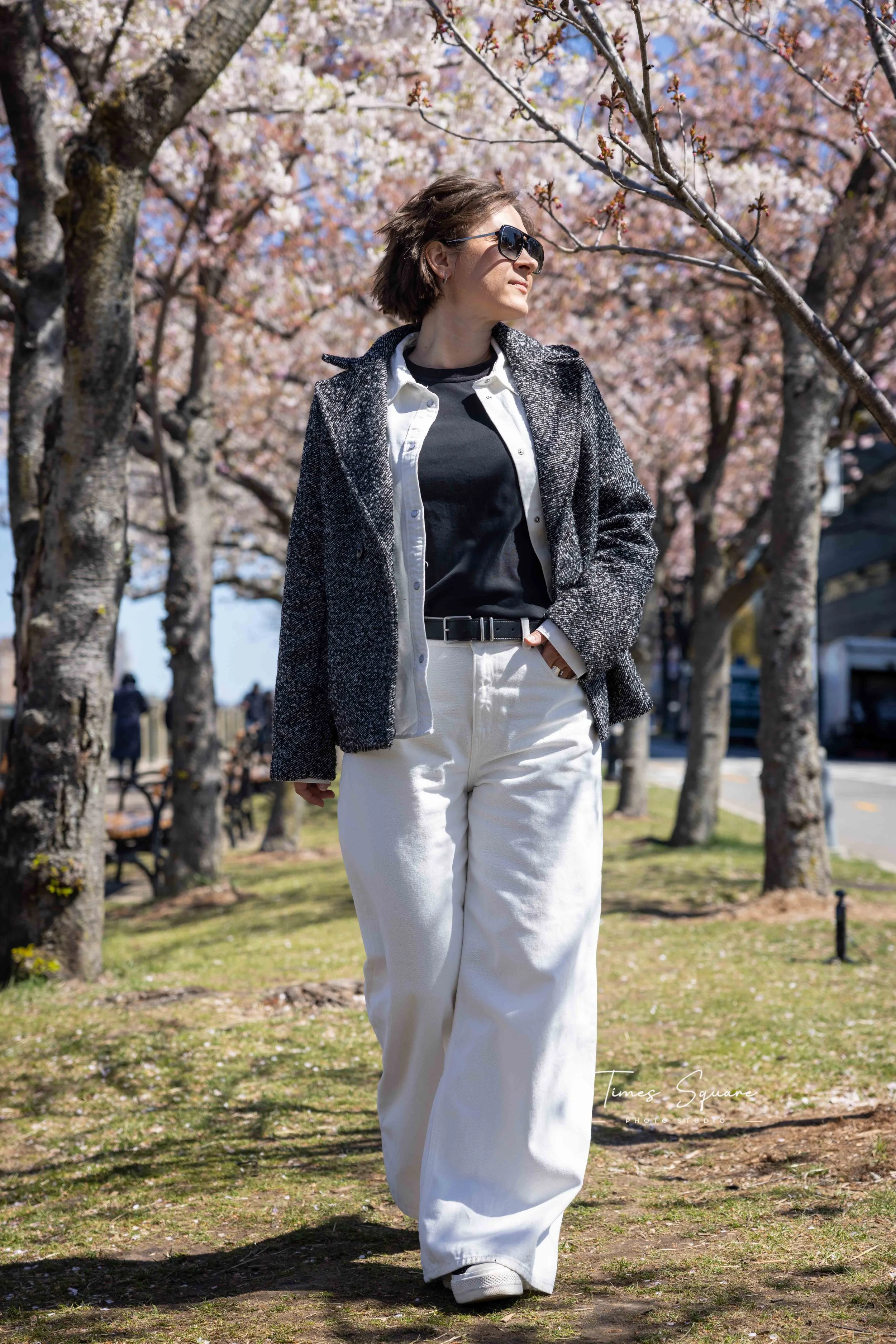Spring portrait session with cherry blossoms and Manhattan skyline views on Roosevelt Island in New York City.
