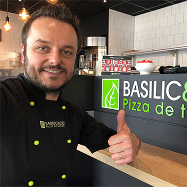 Julien Laissus, ancien courtier, devient franchisé Basilic &amp; Co avec l’aide de Monte Ta Franchise