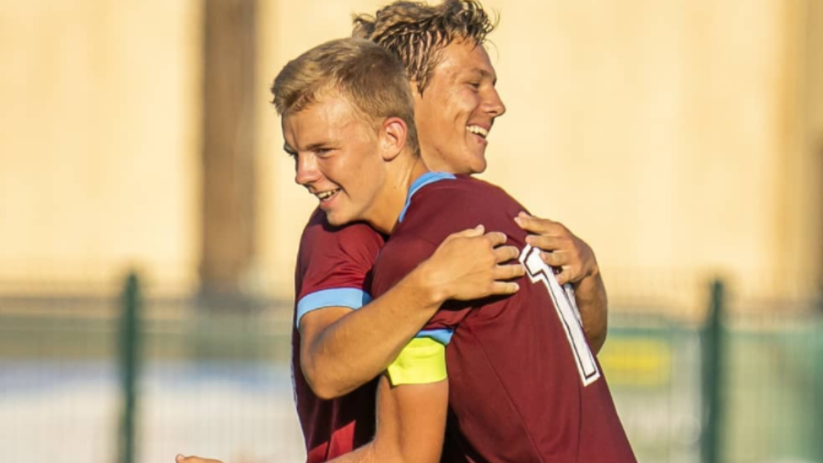 Vīriešu komanda izcīna uzvaru pārbaudes spēlē