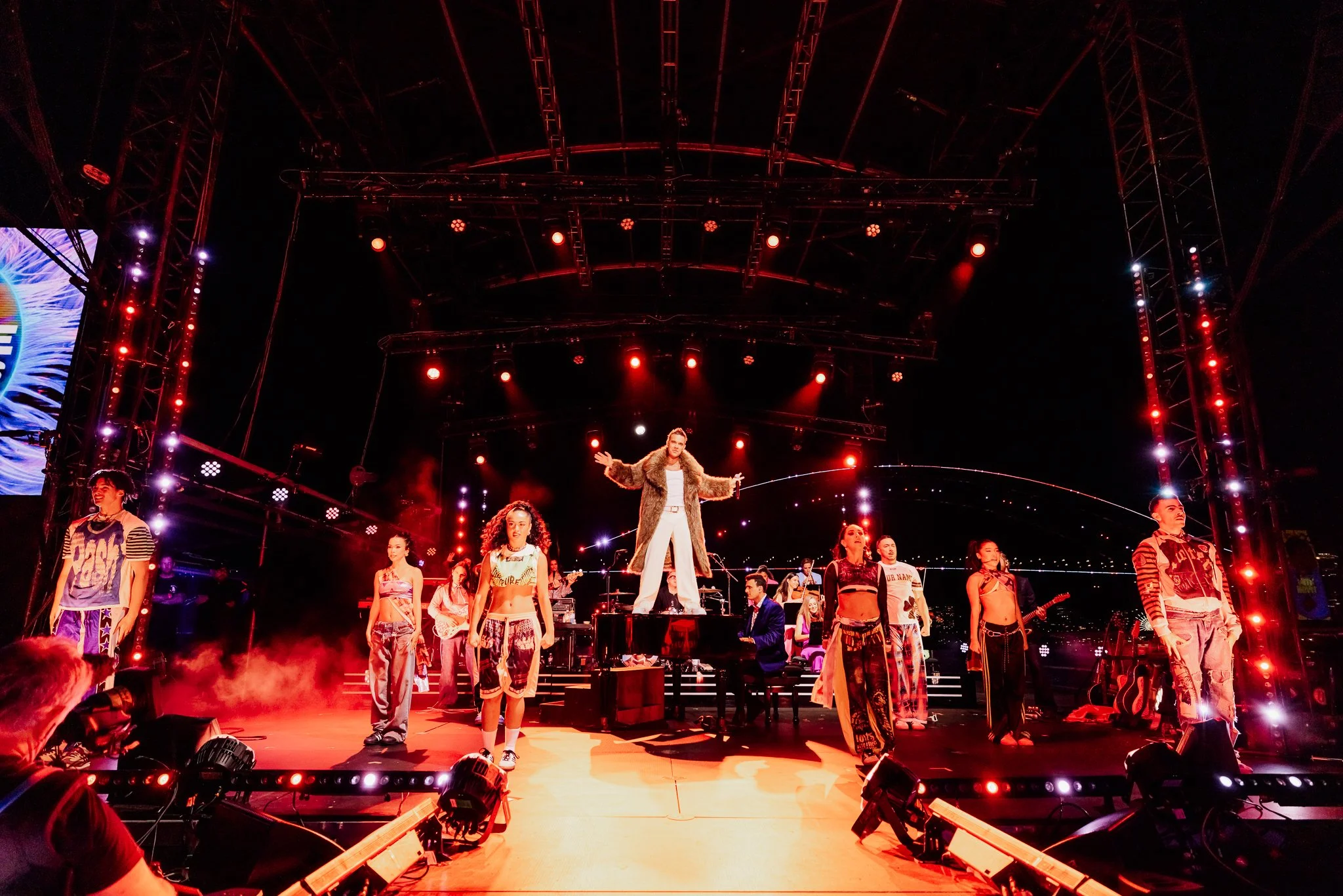 ROBBIE_WILLIAMS_ABC_NYE_2024_@RUBYBOLAND-15.jpg