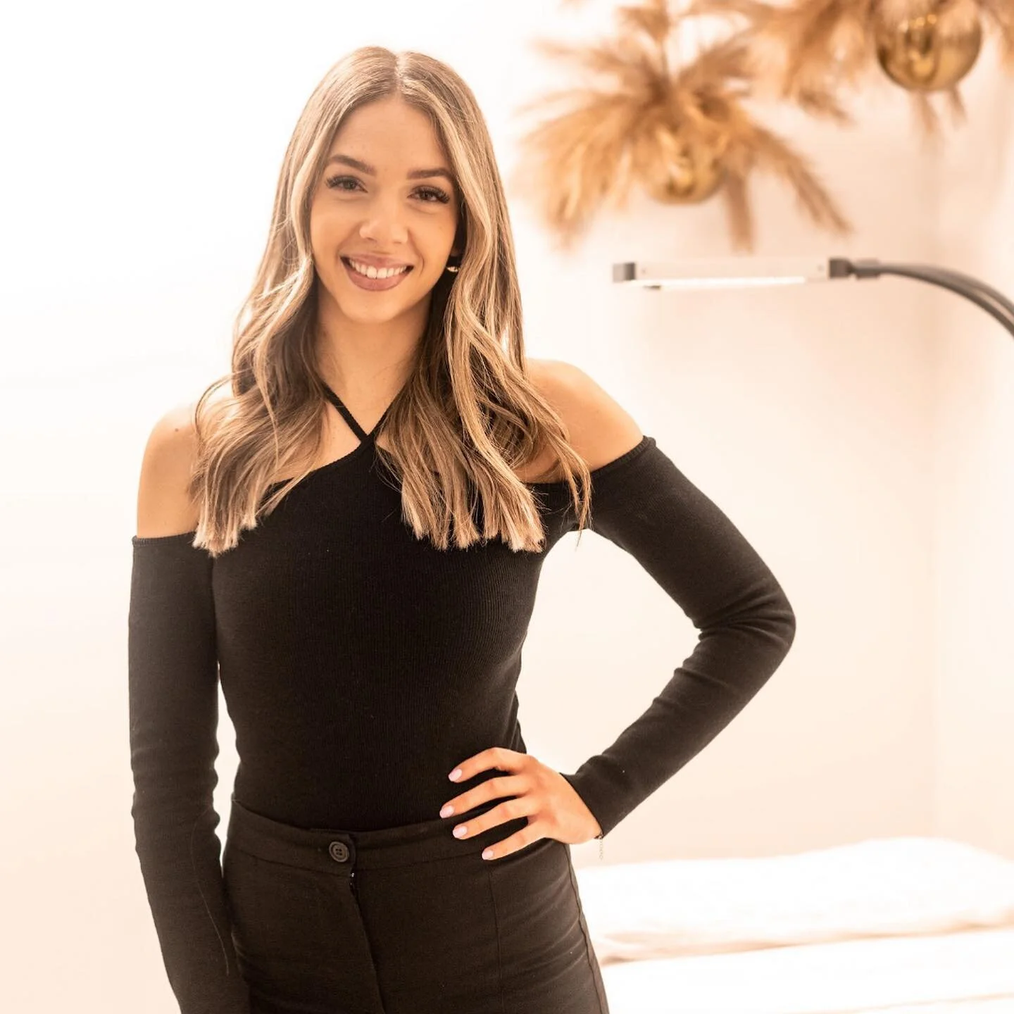 Happy Wednesday JS fam! 🌼Swipe across to see some of the beautiful messages I have received over the last few months. I truly love and appreciate every single one of you! 

P.S. I think it&rsquo;s time to update my images&hellip; Blonde Jodi has lef