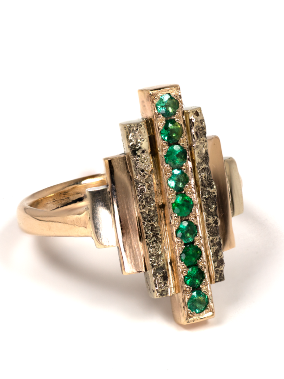 Close-up of a Sculpted Horizon ring showing the contrast between raw sand texture and high-polish Art Deco edges.