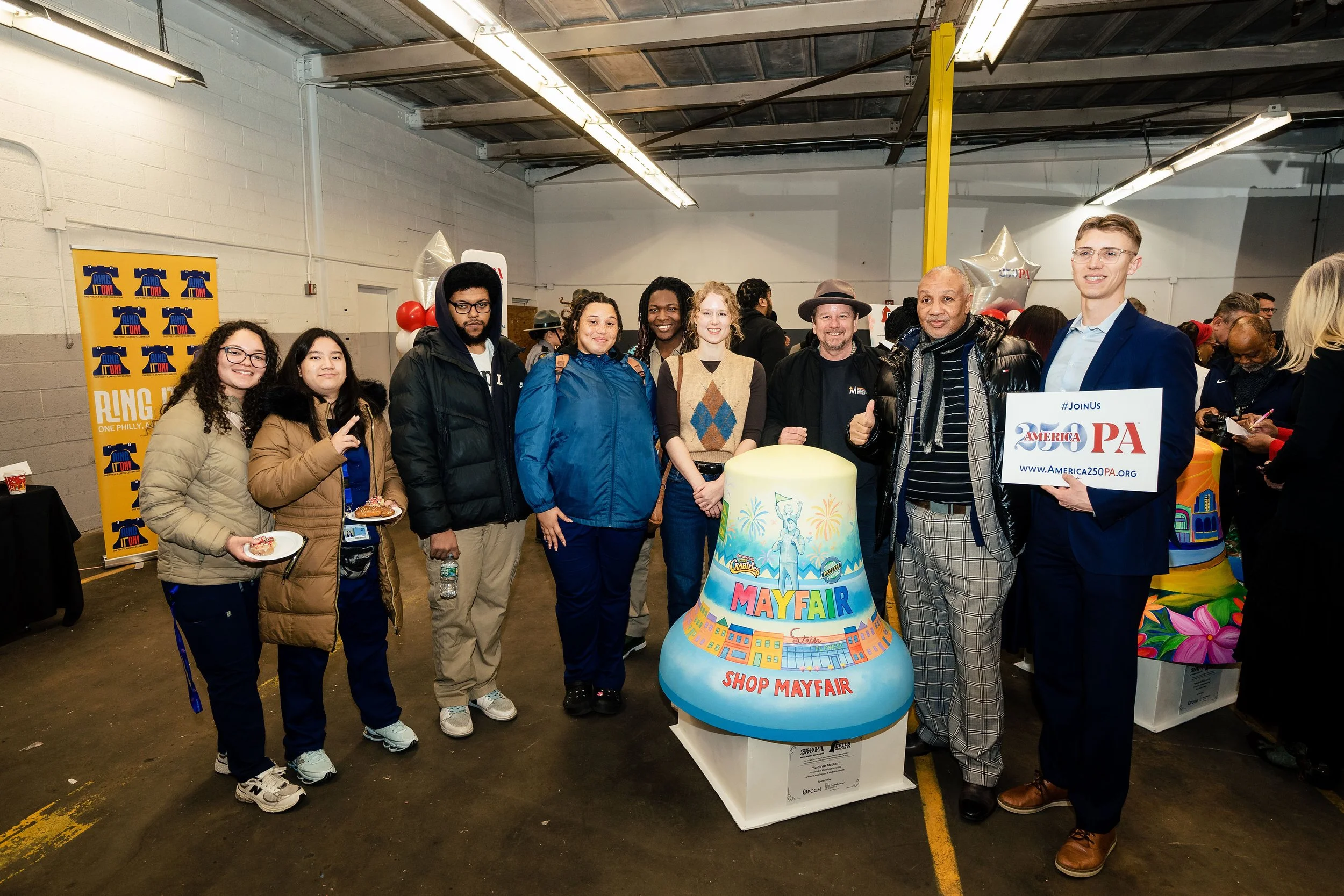 Mayfair community with Lead Artist, Photo Credit: Gustavo Garcia, Colibri Workshop