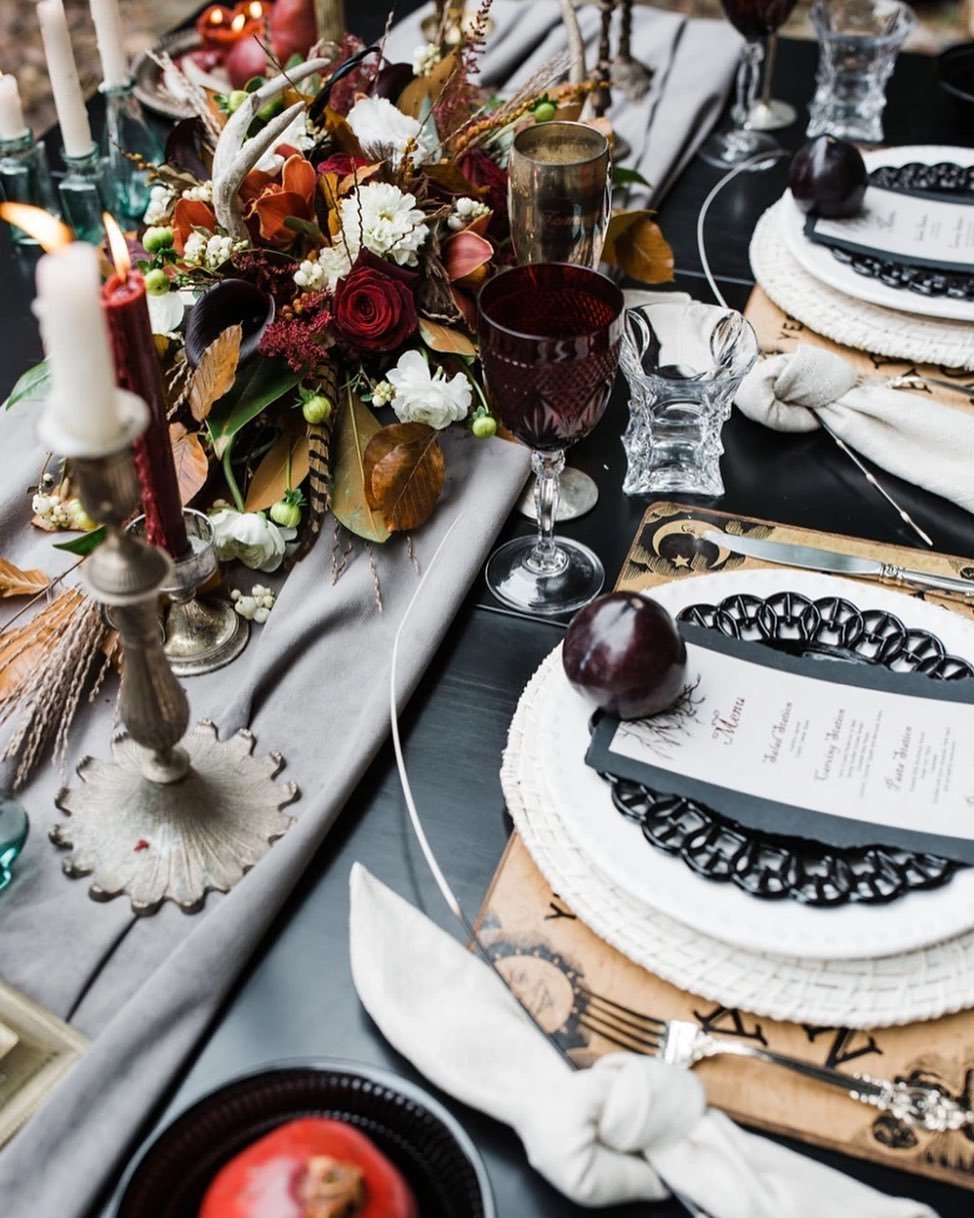 An oldie but seasonally appropriate goodie ☠️🍁🕯

Photographer 📸 @christinaannephoto 
Concept/HMUA 💄 @janeen_jones 
Florals 🌹 @omalleysfloral