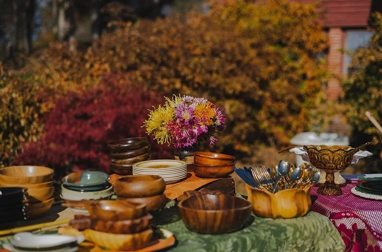 Once upon a sunny ☀️ + smoky 💨 Sunday in November&hellip; 🌺🍖🌸🍗🌼

📸 Scenes from the @openhearthgatherings launch event at @stonebystonefarm magically captured via @amandamacchiaphoto ✨
