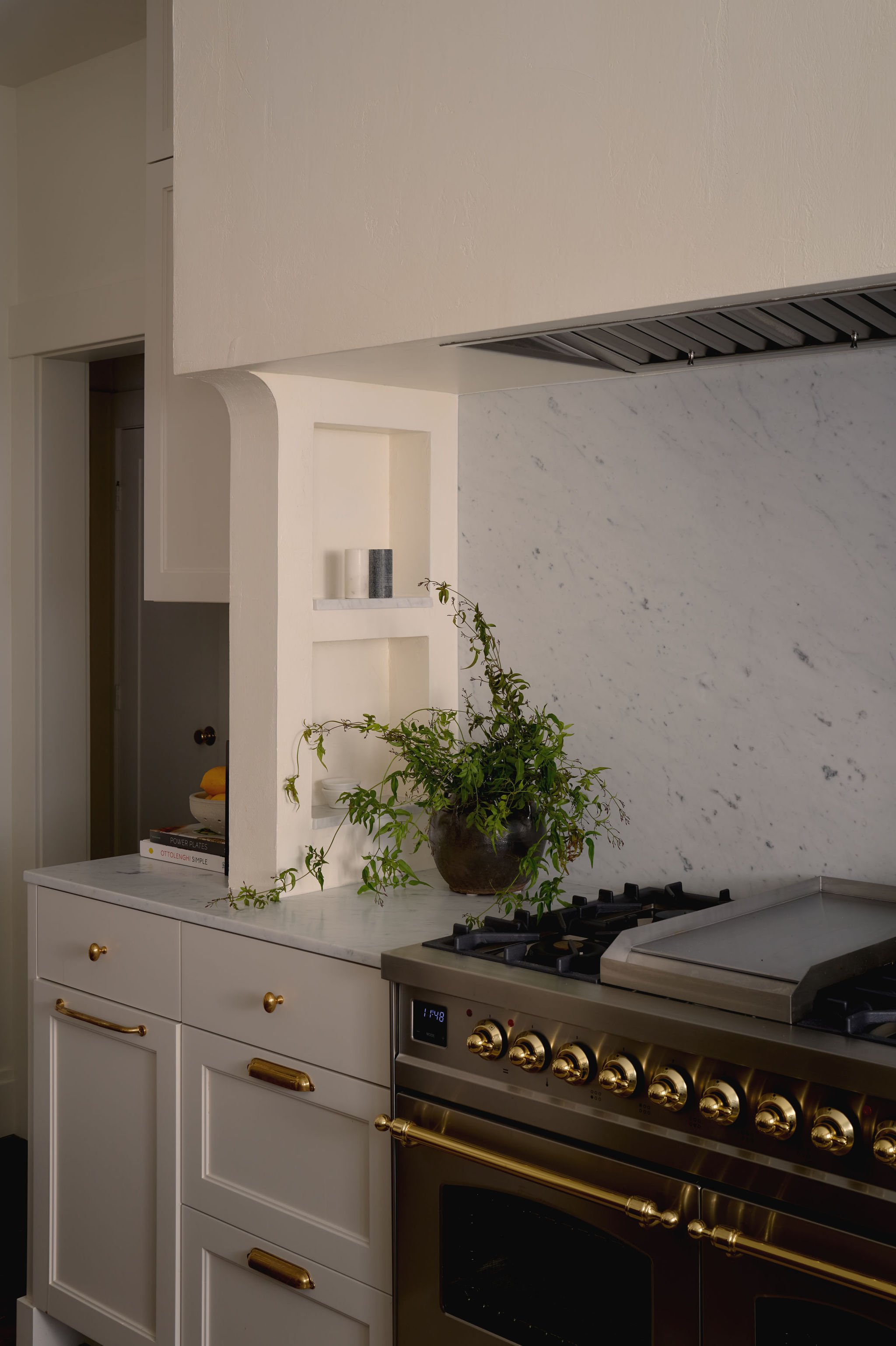 Petaluma Kitchen with Plaster Hood.JPG