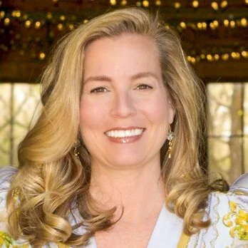 Headshot of professional organizer, Courtney Drakulic, of Simplify Studio's Charlotte, NC organizing team