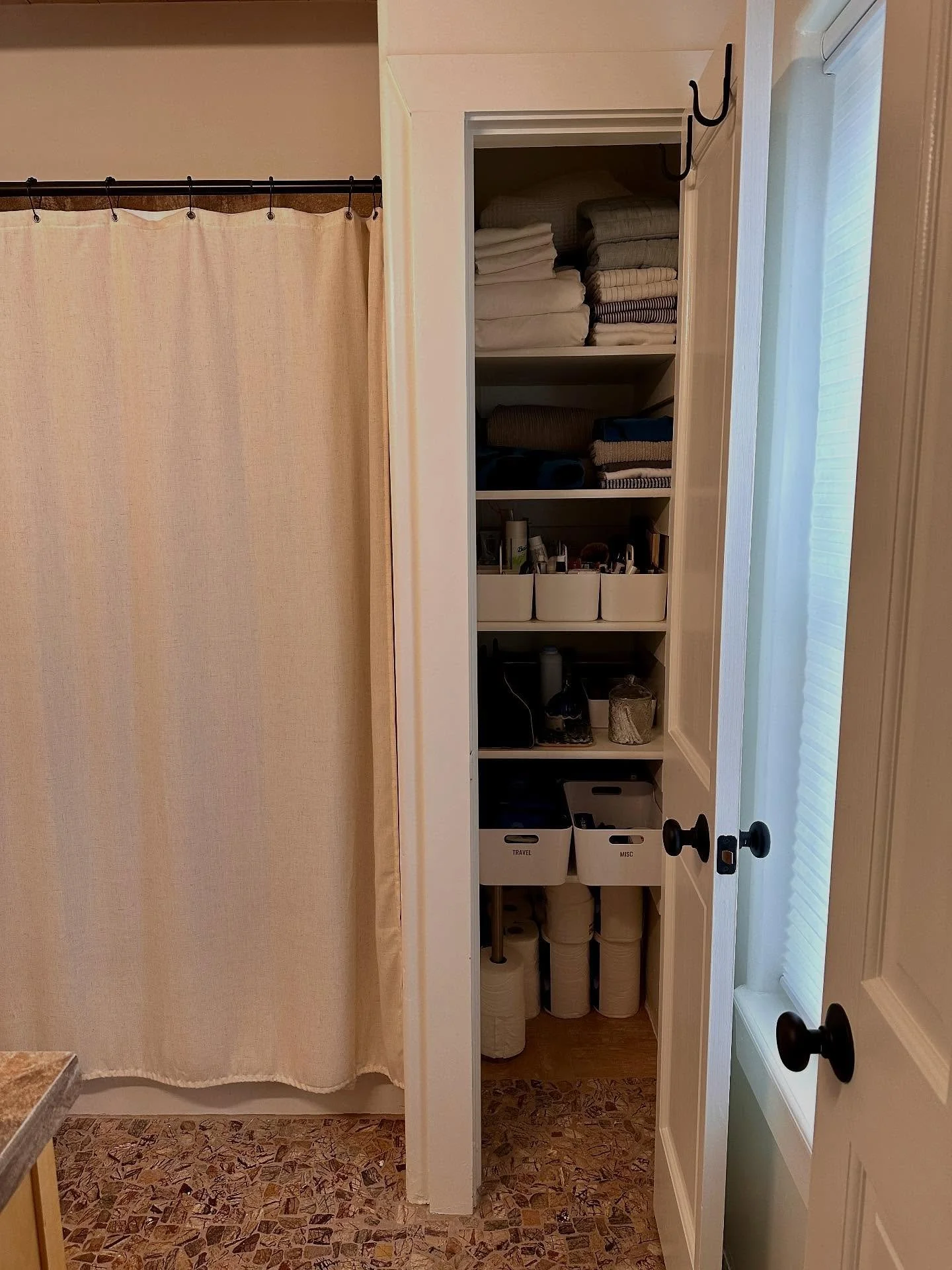 This is our tiny primary bathroom in our 1300 sq ft home here in Santa Fe 🏜️
It’s much smaller than any bathroom we’ve had before, which meant every inch had to be thoughtfully planned. The small linen closet now holds everything &mdash