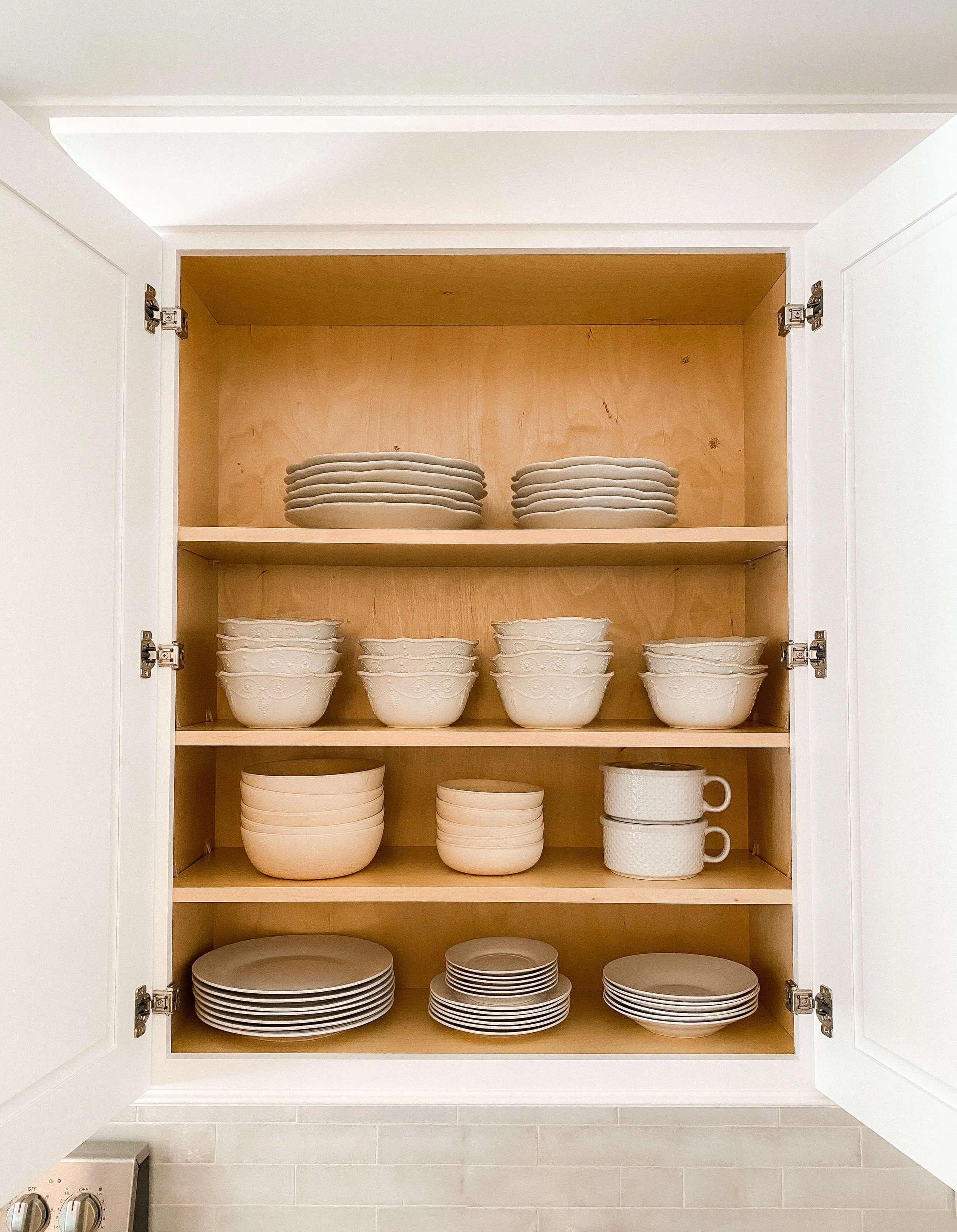 Neatly arranged dishes 