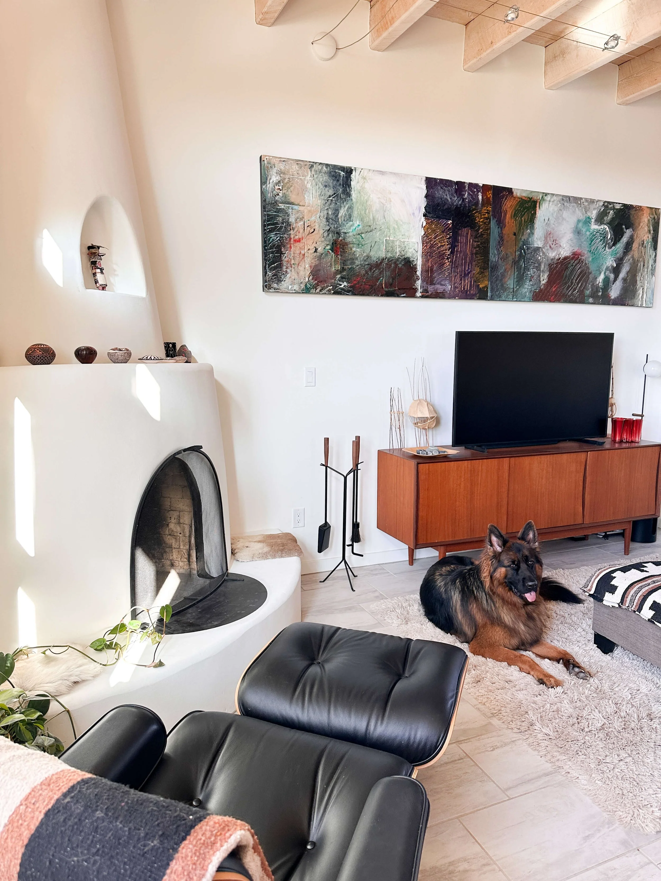 Organized Santa Fe living room with fireplace, media console, and holiday-ready seating area.