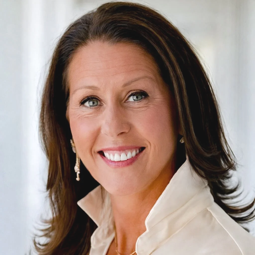 Headshot of professional organizer, Denise Hicks, of Simplify Studio's Charlotte, NC organizing team