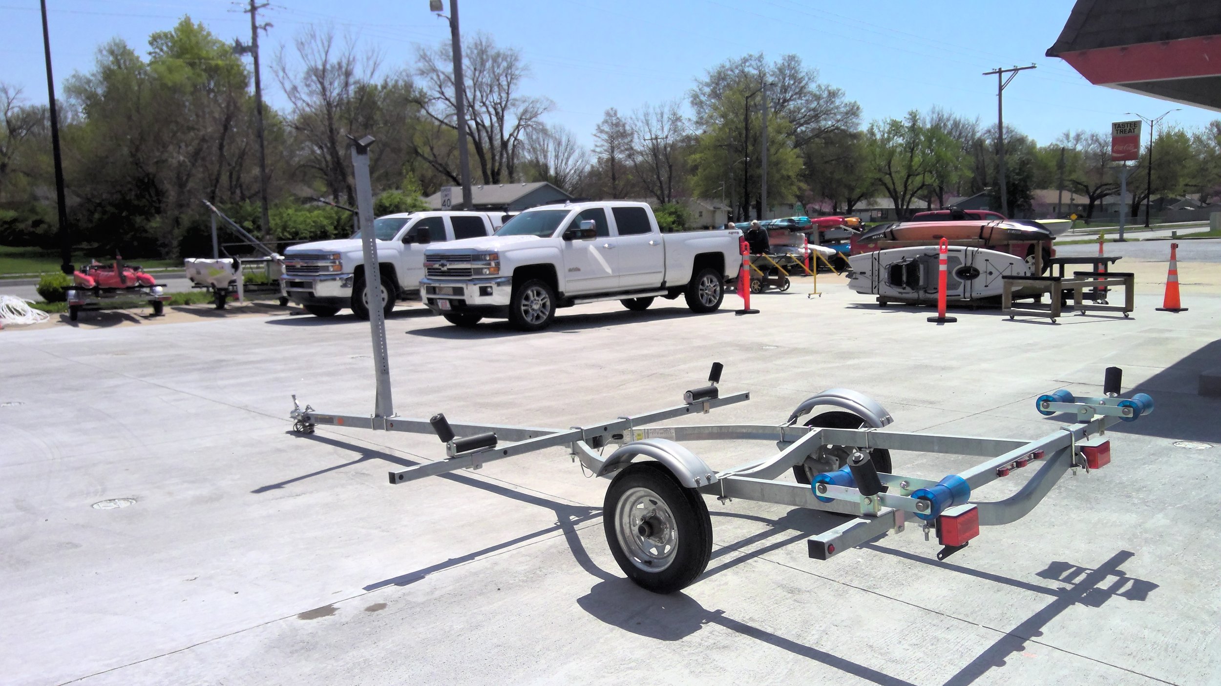Trailer Karavan Catamaran shown with rear double rollers.jpg