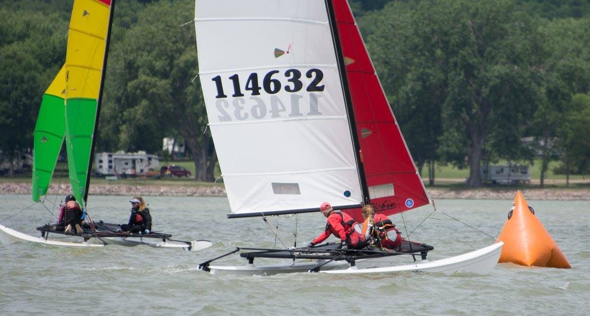 2016 white main and red jib.jpg