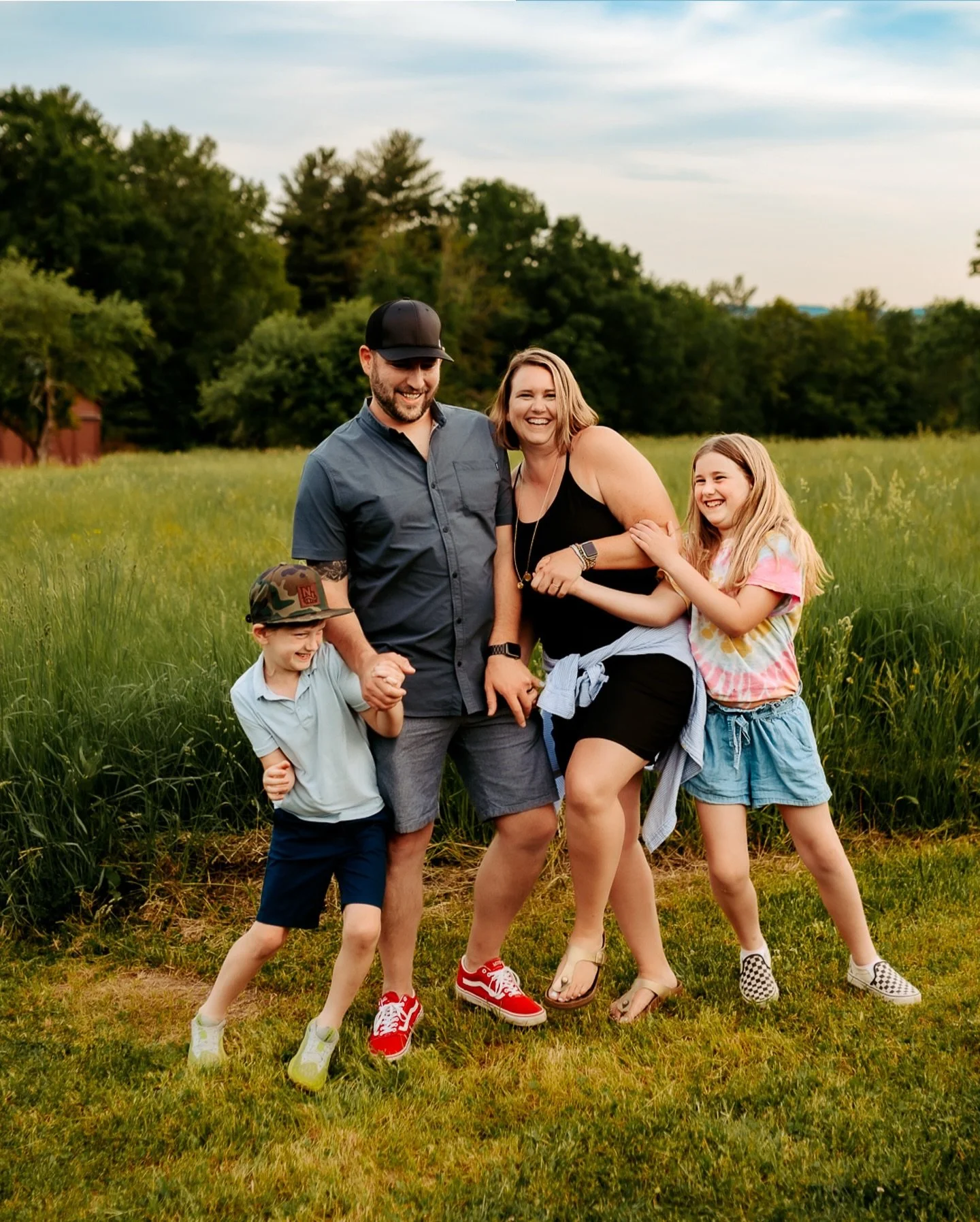 Popping in your feed to remind you that you don’t have to be anything but yourself to create beautiful photos. 
Thinking about adding a few fall openings. Should I do it? 🤔
.
.
.
#kellyannephotography #nhphotographer #newhampshirephot