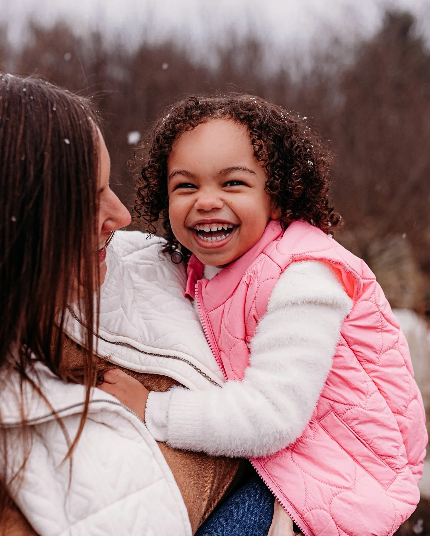 Wishing you a holiday season as magical as the first snowfall of the season. ❄️ ⁣
⁣
.⁣
.⁣
.⁣
#kellyannephotography #nhphotographer #newhampshirephotographer #nhfamilyphotographer⁣
#bostonfamilyphotographer#nhmom #nhmaternityphotographer #nhnewbornpho