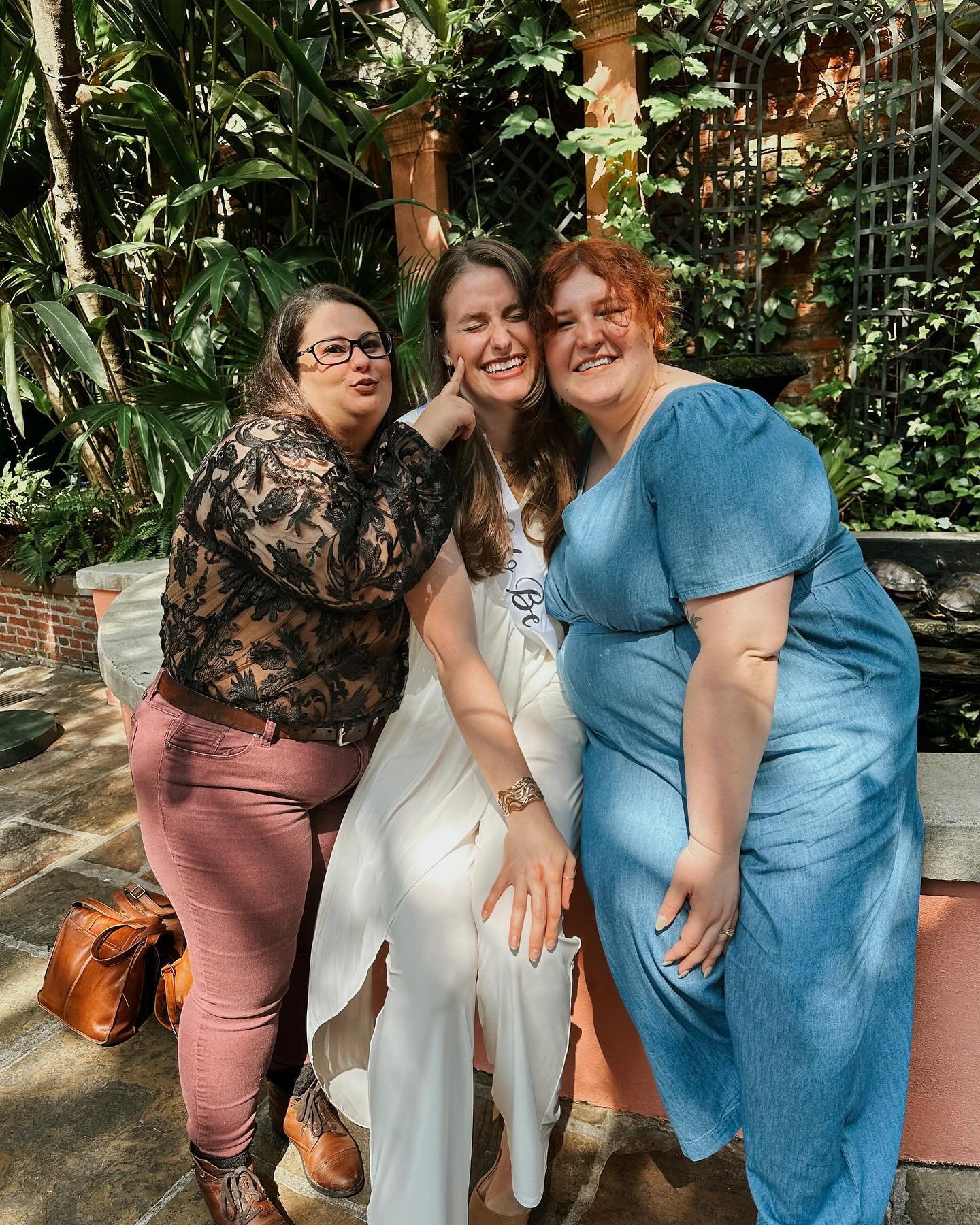 When it&rsquo;s been years, but you&rsquo;re sitting on the floor eating charcuterie and howling with laughter like the last time you saw each other was yesterday.

Thank you @allisonchesley and @arttytea for getting together for a &ldquo;Very Tiny a
