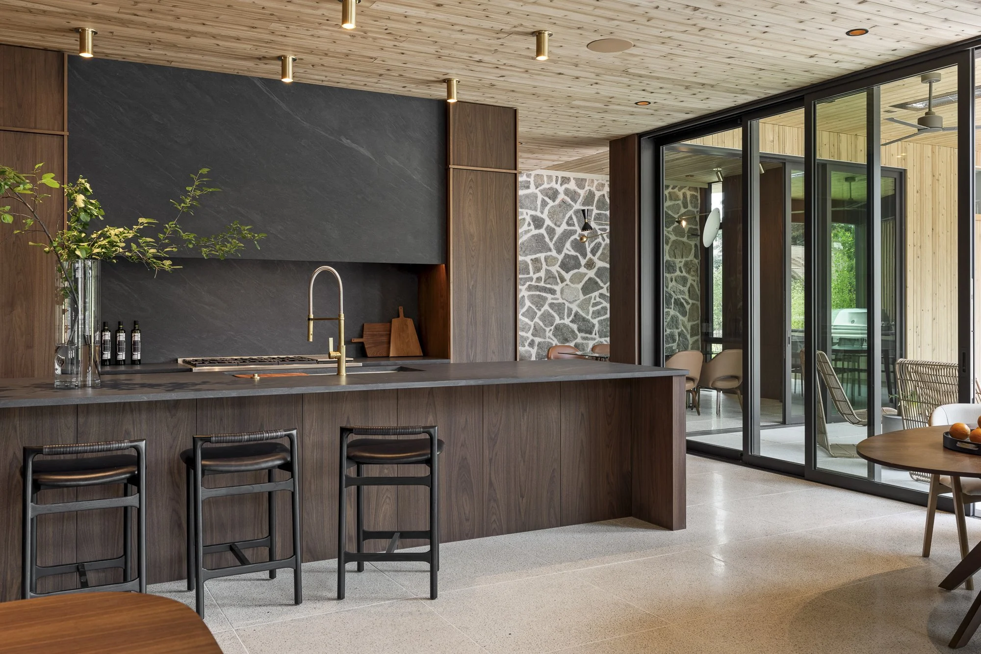 1860 E Cedar Ave - Web - Trendem Media-29.jpg