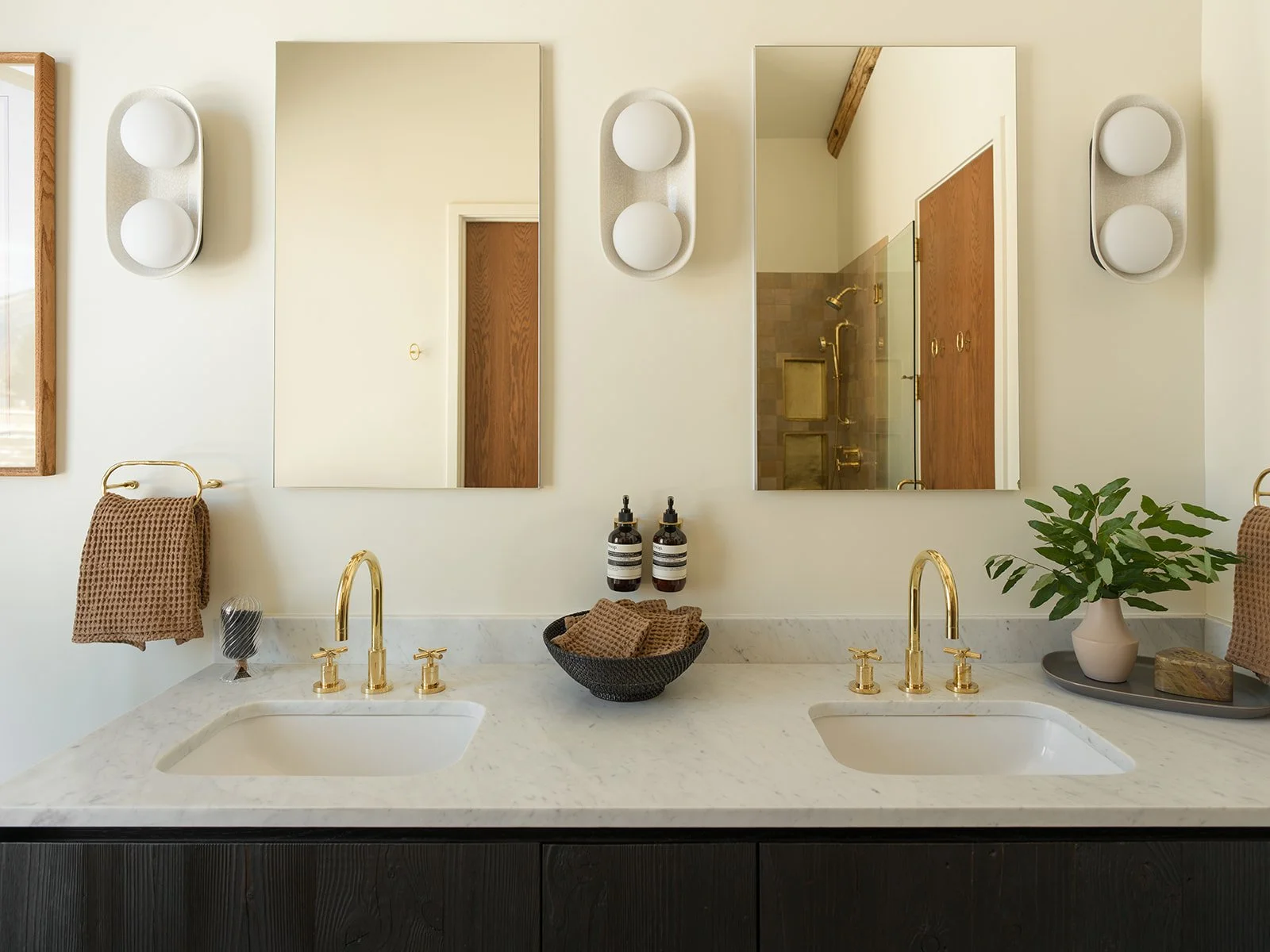 HalaxInteriors_HiRes_PRIMARY BATH VANITY VIEW.jpg