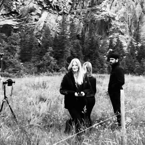 Early yesterday morning, we shot the second batch of the new promo photos with Ramon... and got interrupted by some beautiful creatures. 

@ramonlehmann #elrband #newalbum #grimselpass #grimsel