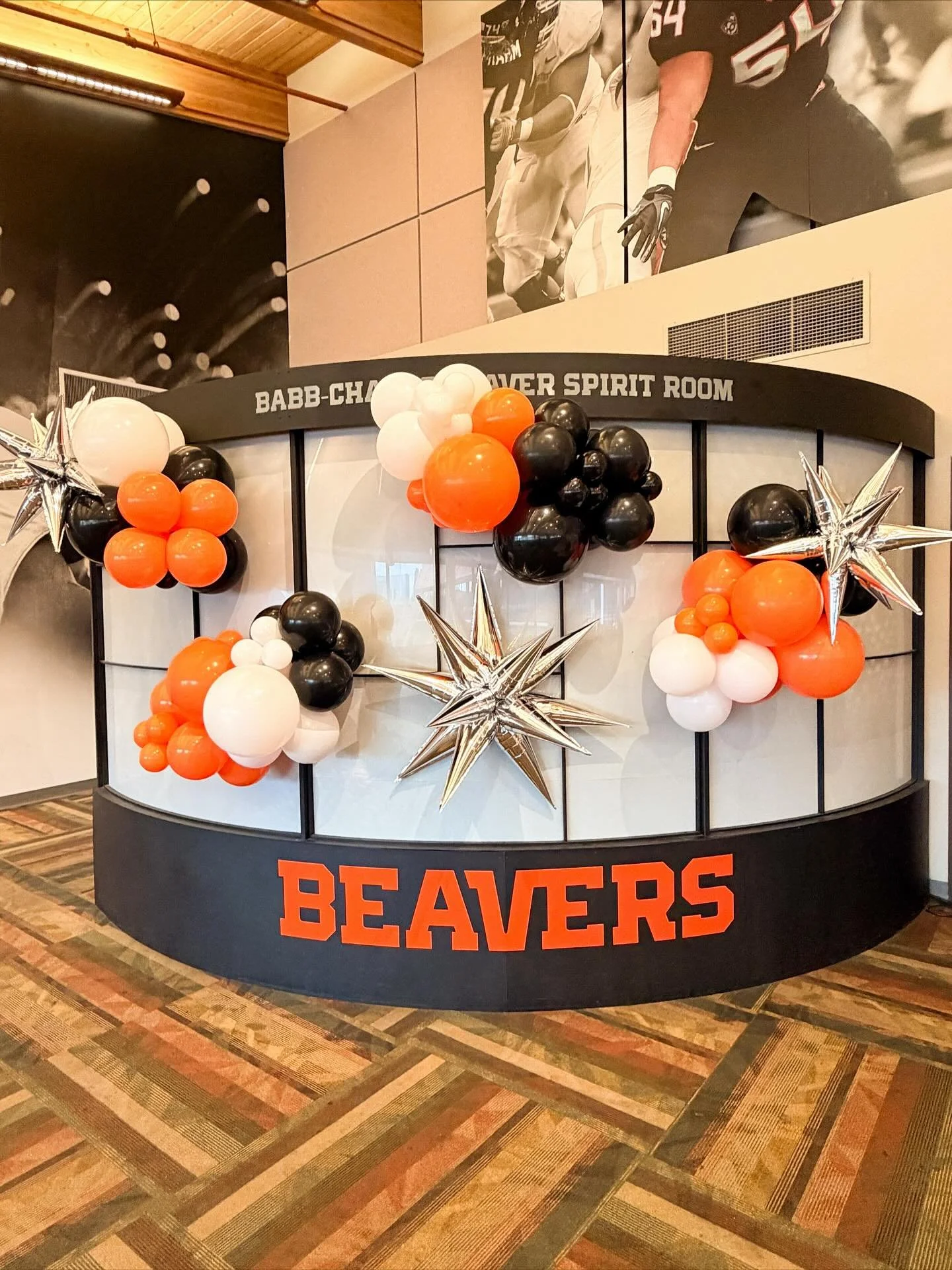 HOMECOMING WEEKEND FOR THE BEAVS π€π§‘𦫠I love this throwback backdrop!
β β β β β β β β β β 
β β β β β β β β β β 
β β β β β β β β β β 
• Balloons by: @bubblesocialballoons
β β β β β β β β β β β β  
#bubblesocialballoons #bubsoc #balloonart #balloondesign #balloonseugene #bubblesocialso