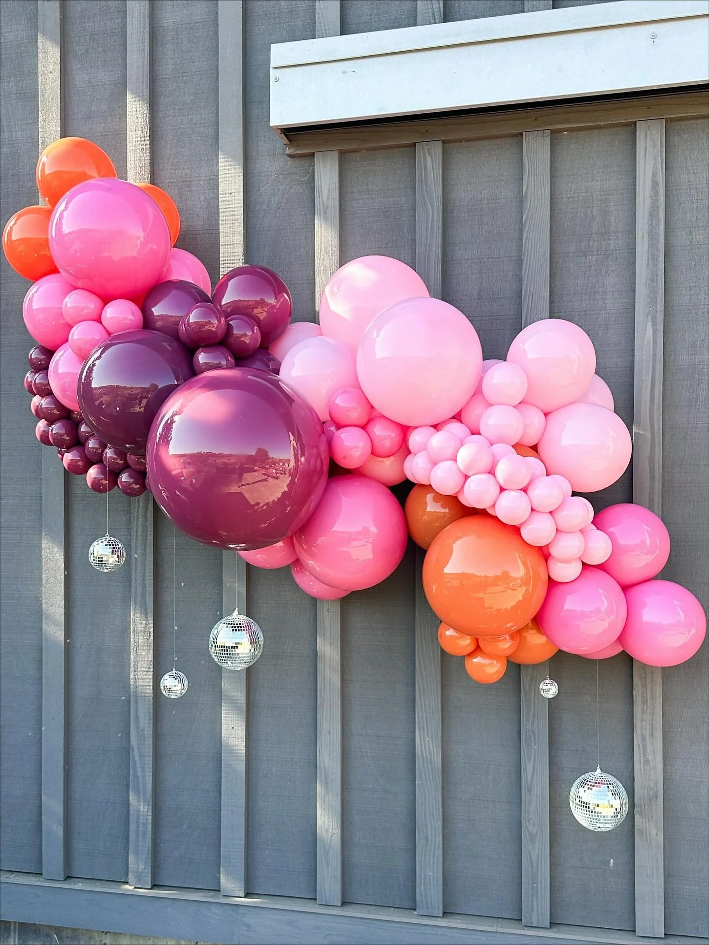 Little bit of harvest, whole lotta disco πͺ© Gran Moraine’s Harvest Disco in September is one of my faves. Wine, disco, balloons, what else do you need?!
β β β β β β β β β β 
β β β β β β β β β β β β β β β β β β β β 
β β β β β β β β β β 
β β β β β β β β β β 
• Balloons by: @bubblesocialball