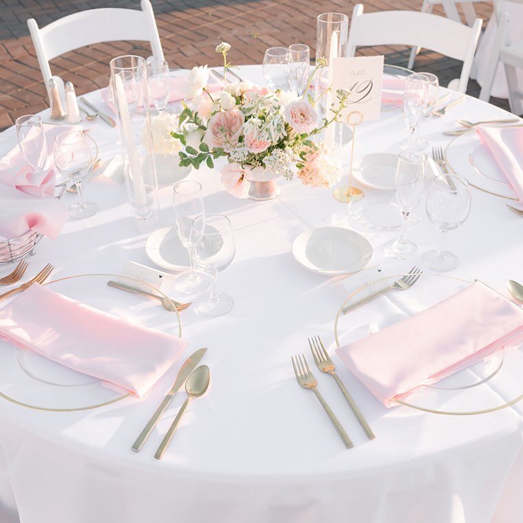 Pretty place settings at @fpconservatory Photography @belindajeanphotography