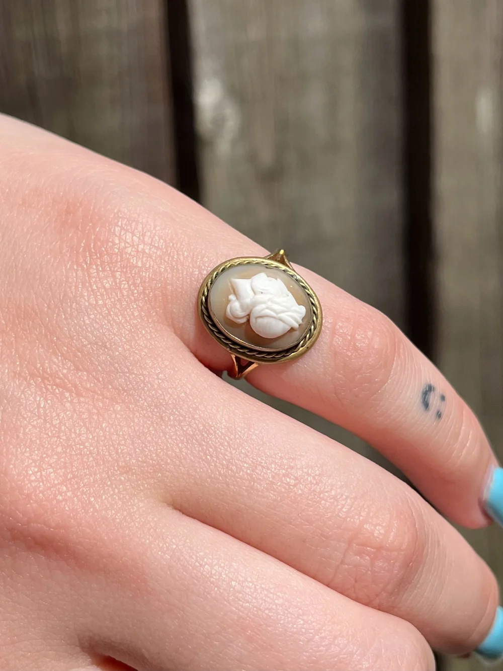 18ct Gold Vintage Cameo Ring — Sorrell Jewels Vintage Jewellery