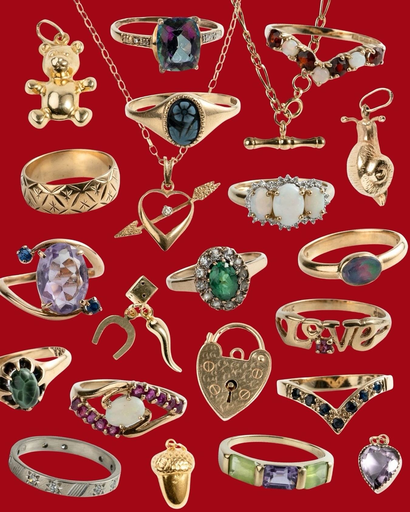 It&rsquo;s LIVE! 💫 A Surprise Vintage Gold Drop is officially up on the Sorrell Jewels website! ✨ 

Over 20 golden treasures are waiting to be discovered &mdash; including heart padlocks, gemstone rings, and some seriously funky charms (hello, ruby 