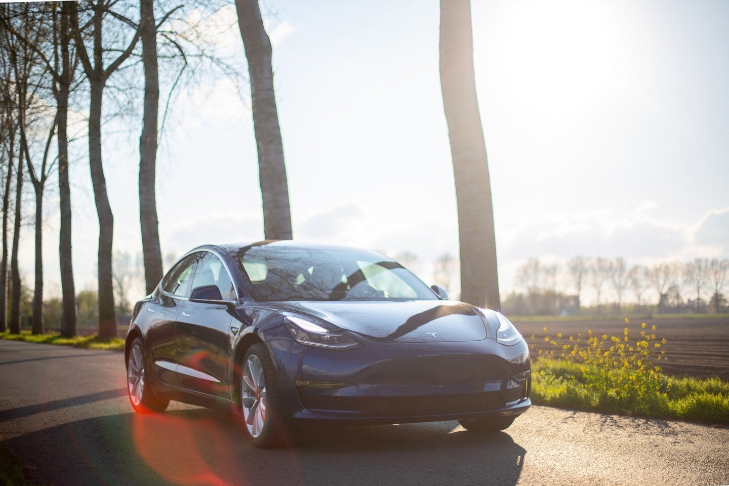 🇬🇧: The Model 3 is favorite among all #tesla lovers and we're no exception! ⁠
Find both versions - Standard Range and Long Range - with 10% off until August 31st with the code AUGUSTVACAY⁠
⁠
Book online and pick up at our selected locations in Port