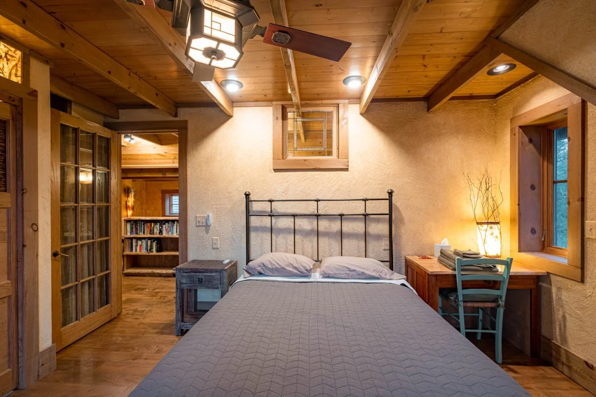 Plenty of light for reading in bed.