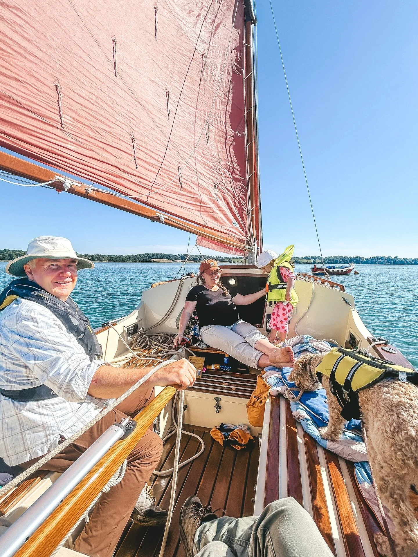 Sunny sail ☀️ ⛵️ 

#sailingadventures #voited #covermoreadventures #covermoreadventureswithvoited #toddleradventures #familyadventures #norfolkgypsy #riverorwell #sailingadventute #suffolklife