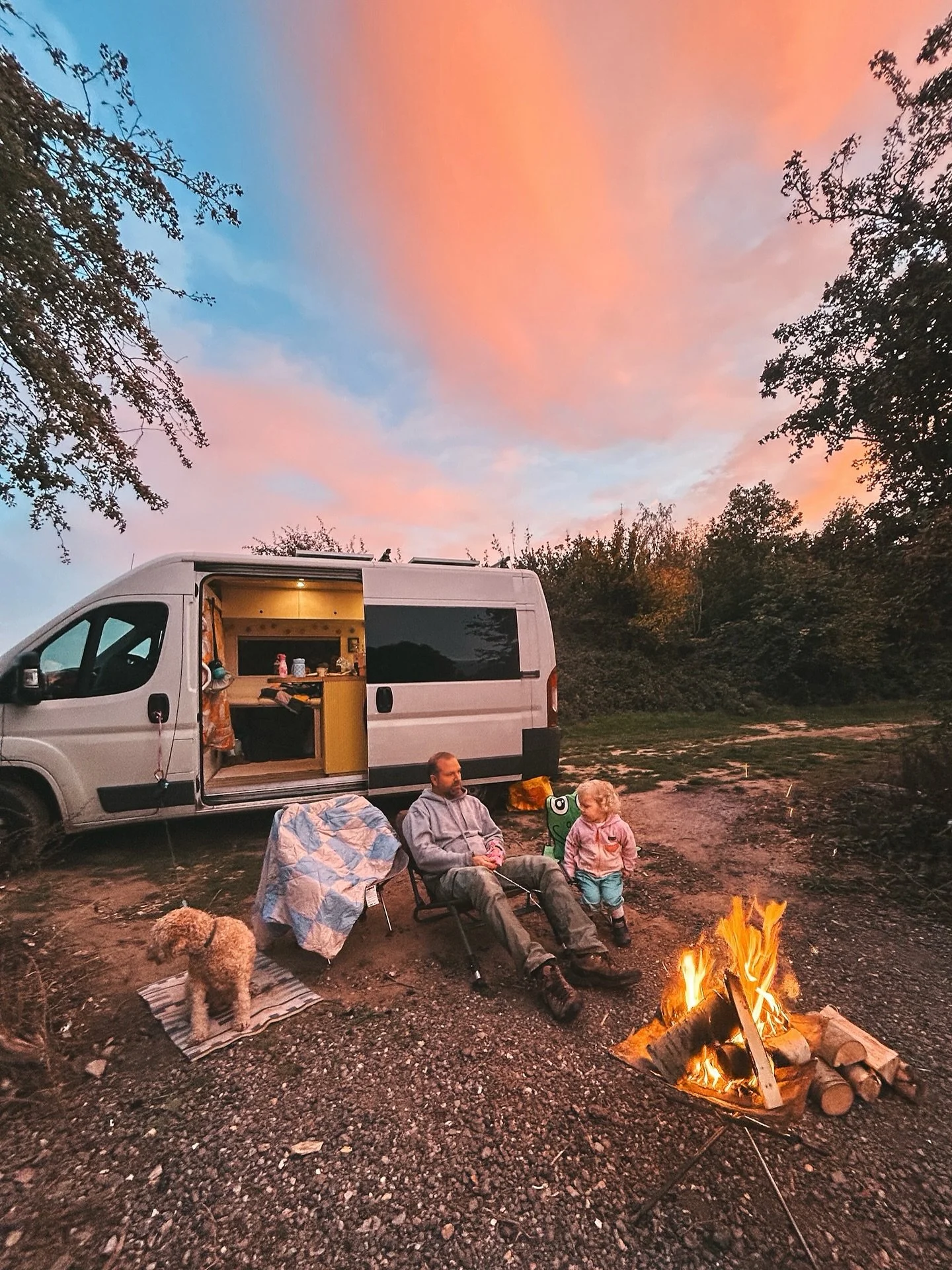 Cozy van season is here 🔥 fires and toasting marshmallows under pink skies by the lake 🥰

Feat. @voited travel blanket . Link in bio for discount code ✨

#vanlife #vanlifefamily #familyvan #familyvanlife #vanconversion #vanconversionproject #family