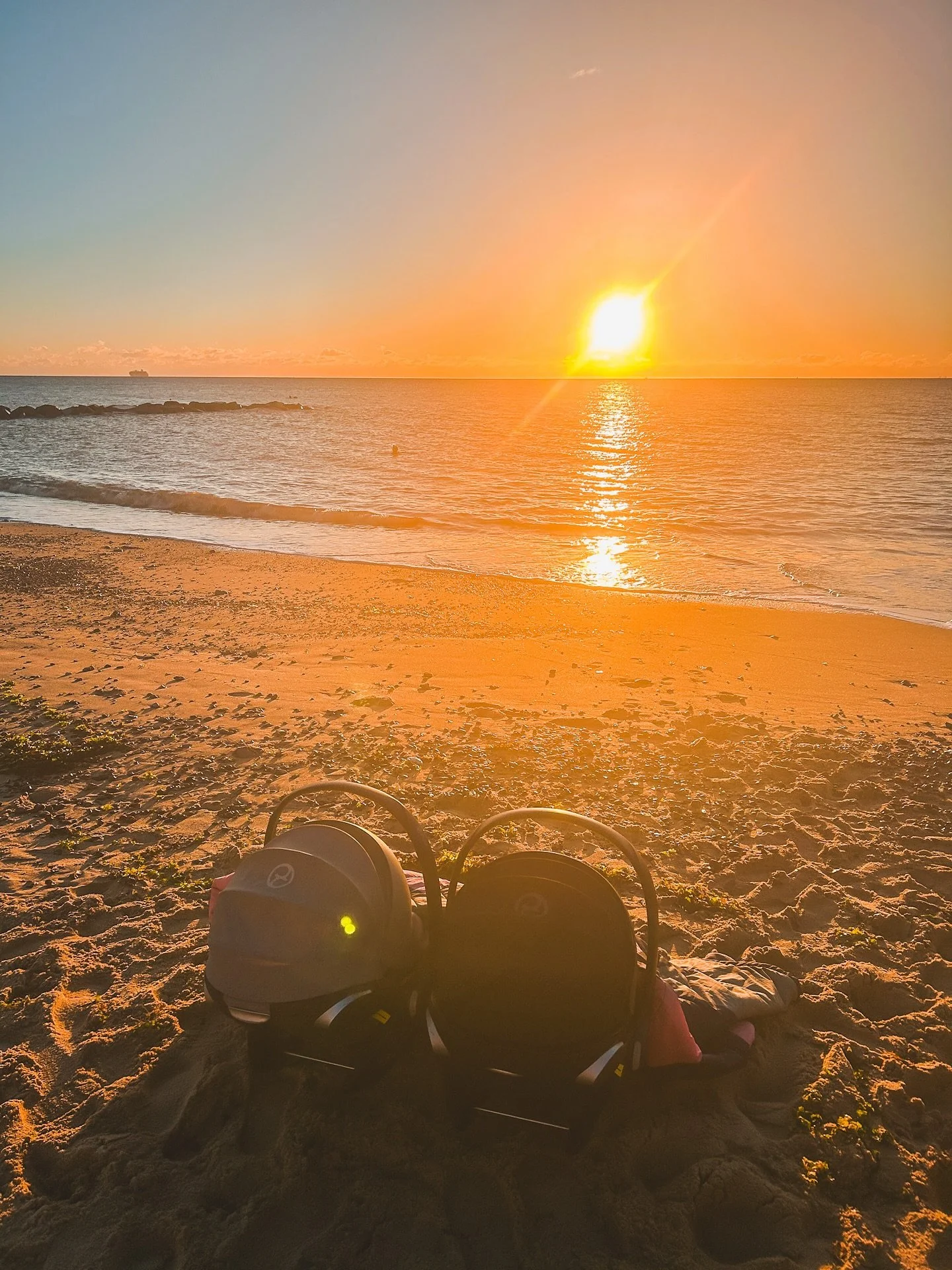 Babies first sunrise and wild swim to celebrate @this.soul.of.mine birthday 🎉 

#wildswimming #wildswimmingwomen #wildswimminguk #sunriseswim #sunriseswimclub #felixstowe #swimwildswimfree #coldwatertherapy #wildswimmingstories
