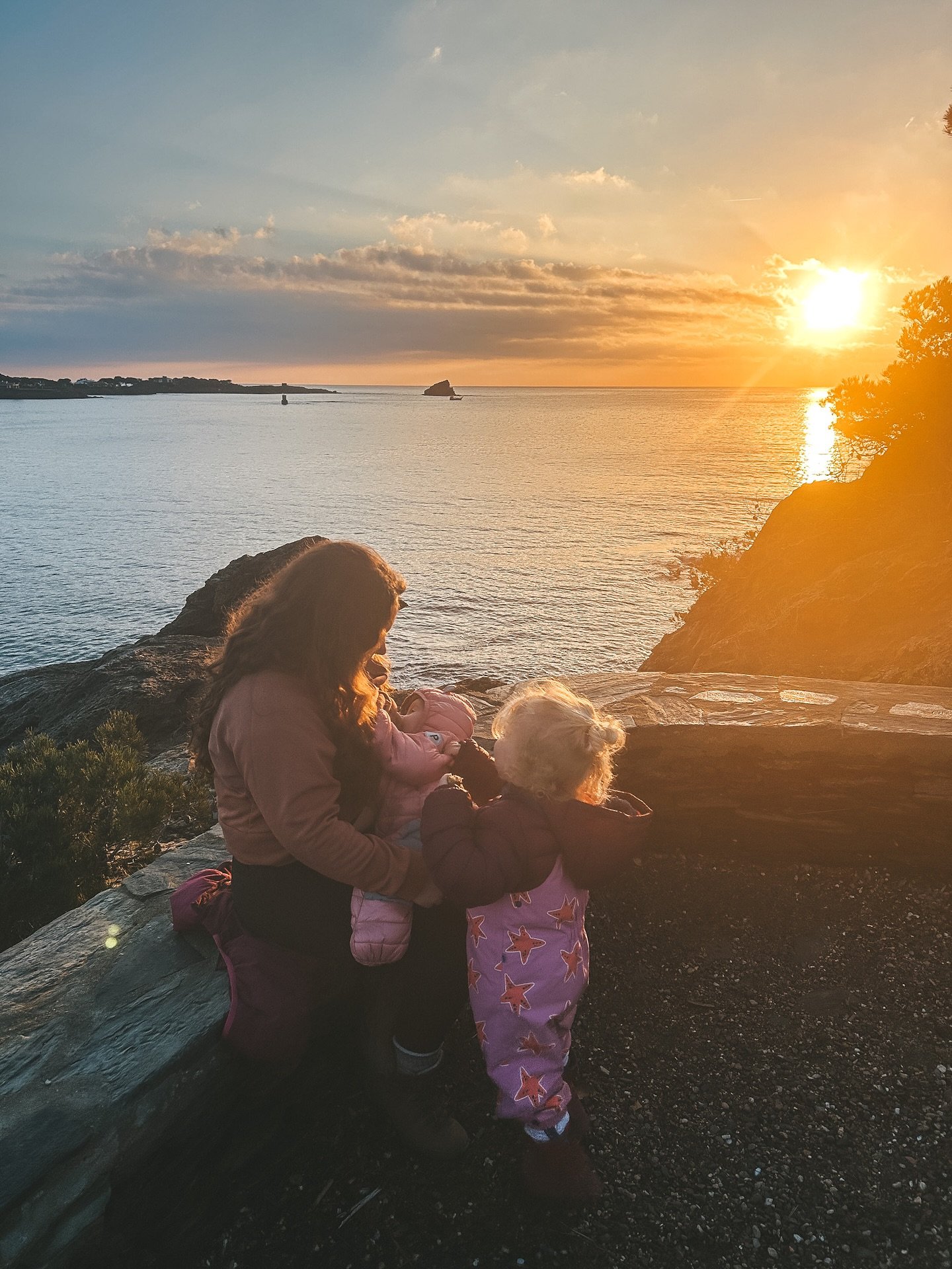 First feeds of 2026. Feeding was the thing I was most apprehensive about before our trip - breast feeding outside with all the layers, the bottle admin and not feeling in an established rhythm of combi feeding yet (let alone in a van with no plumbing