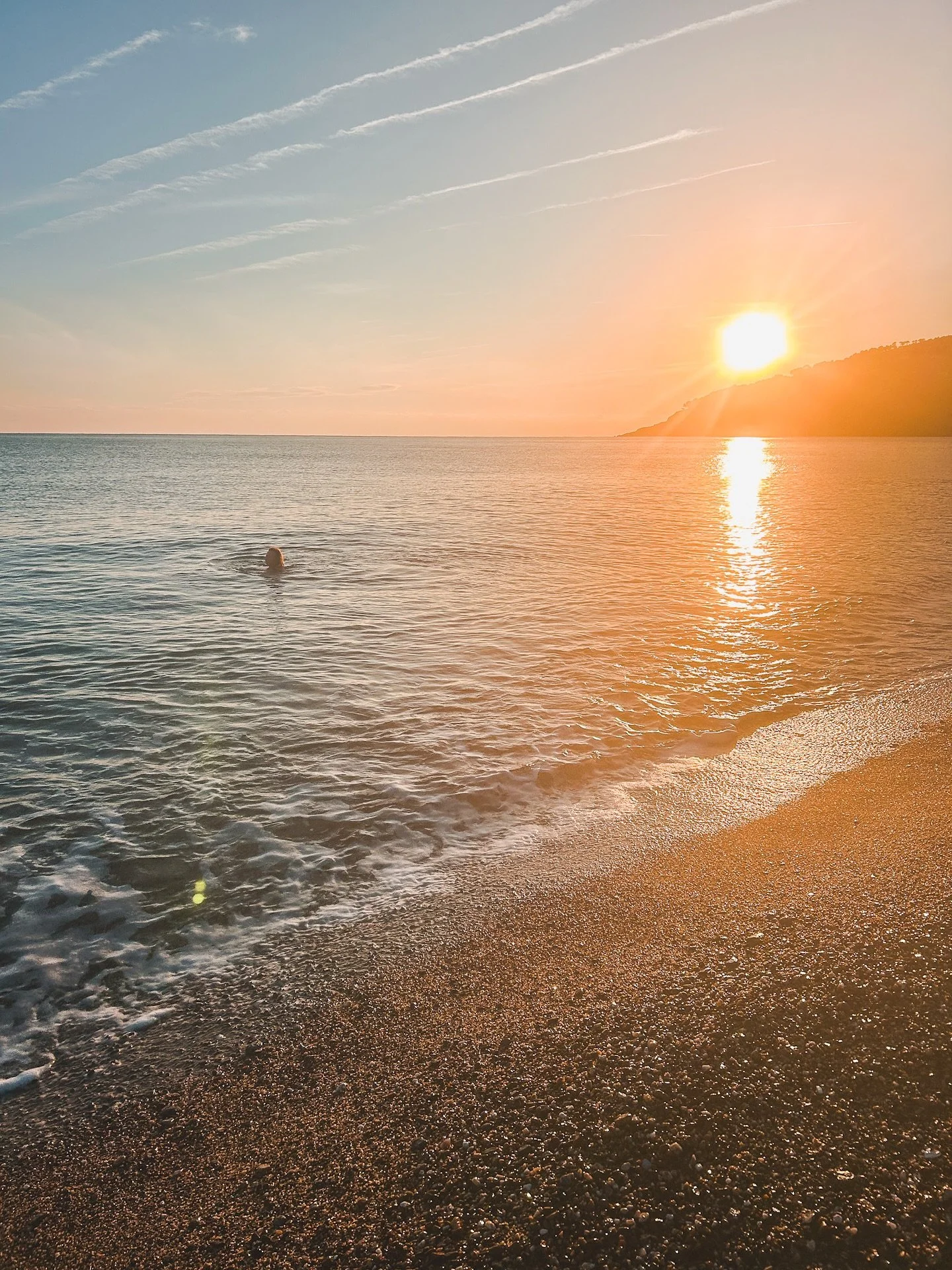 A gorgeous sunrise swim (and a few pics from the evening before at the same beach) followed by discovering that the heater in the cab had stopped working 😬

Not a massive deal whilst we were in warmer temperatures but not ideal as we planned to head