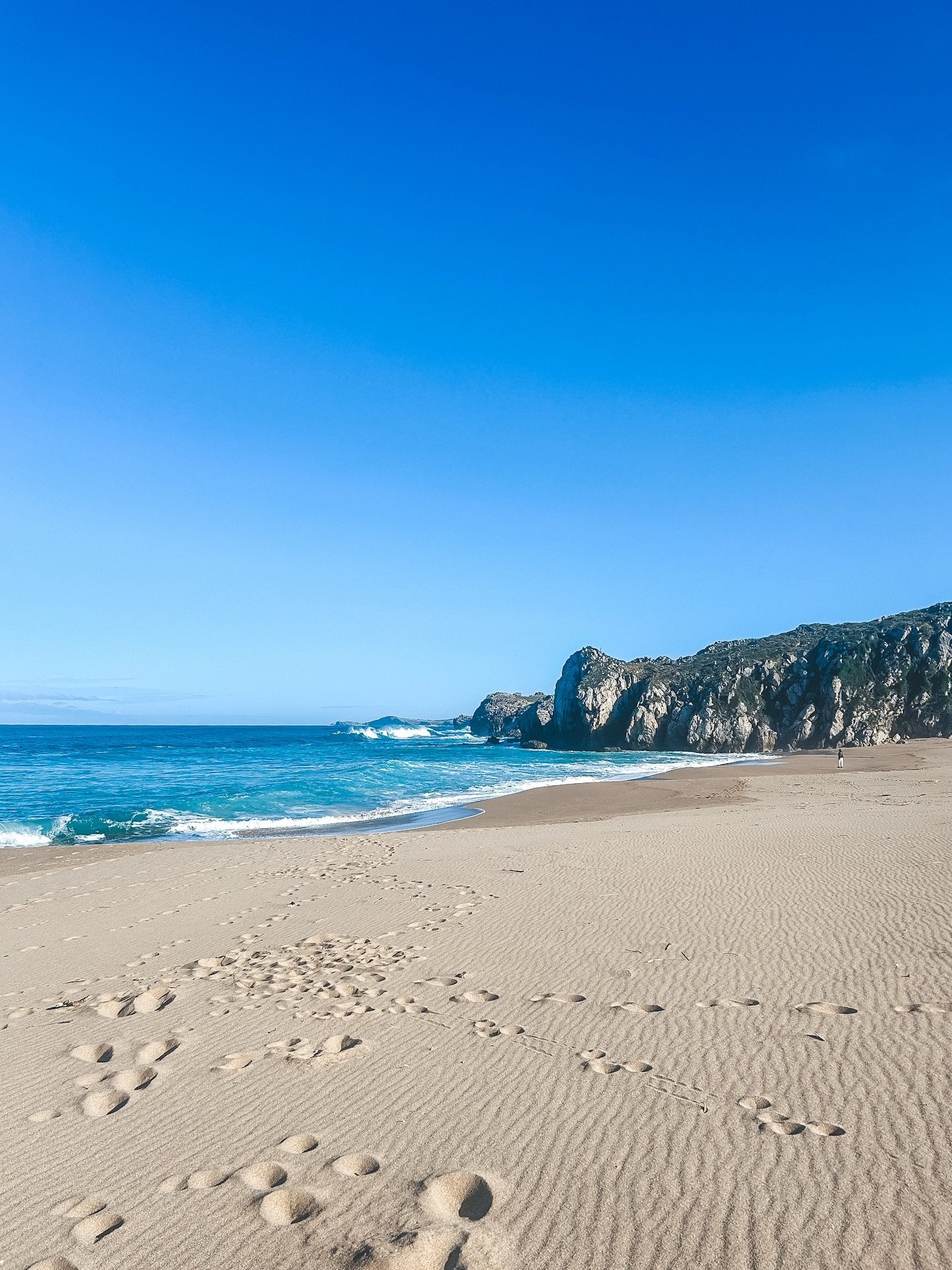 📍 Playa de Usgo, Miengo, Cantabria 🇪🇸 
Spent the morning at this lovely quiet beach before heading to get the ferry home. It was about a 25 minute drive to the ferry port at Santander so if you are ever doing the crossing it&rsquo;s worth a visit 
