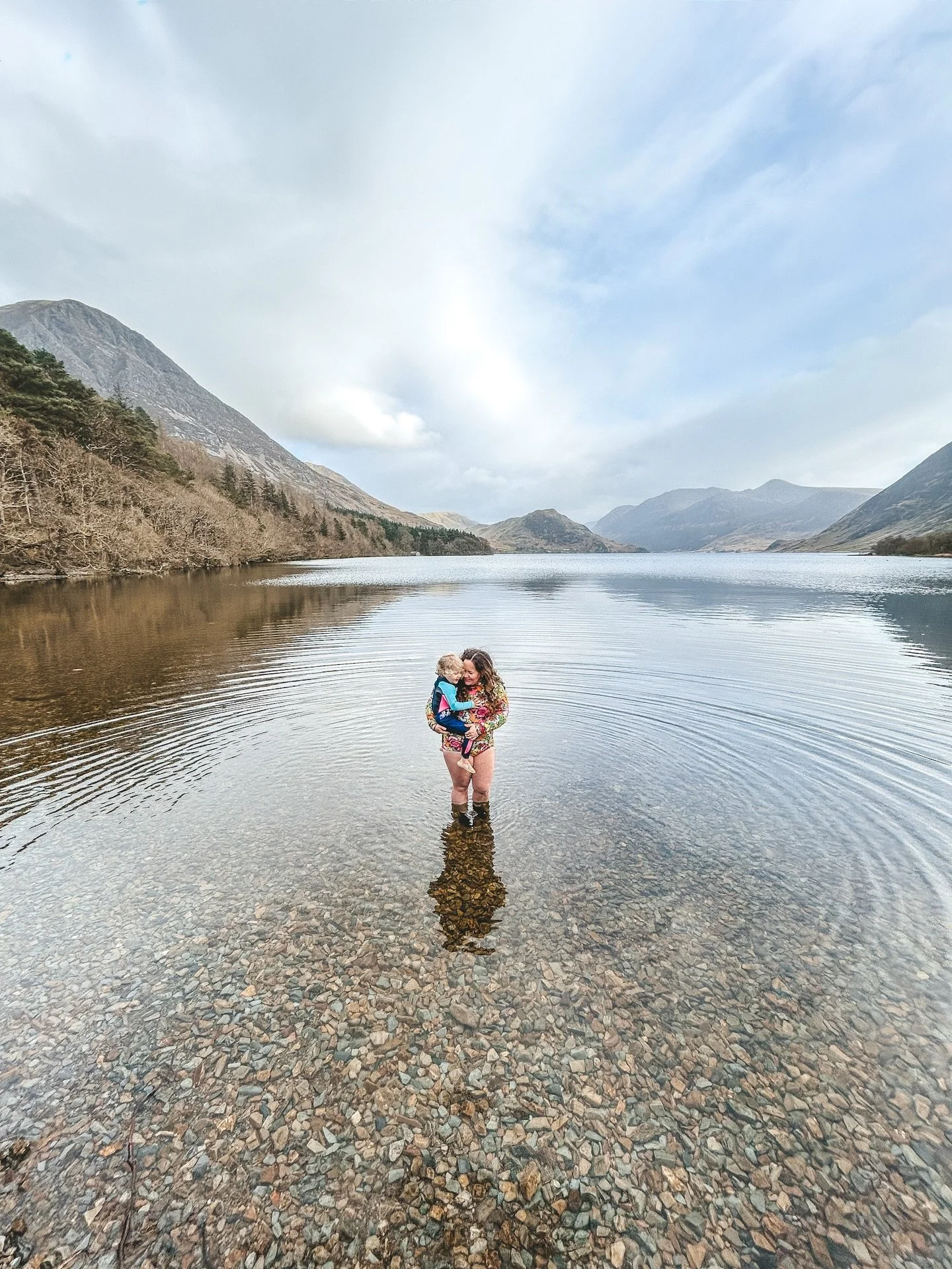 Low effort, maximum reward kind of adventure 🤩

📍 Crummock Water, Lake District

🌅 Short walk to a swim spot with a mountain  backdrop. We found it to be particularly good late afternoon / early evening (you can make it longer or circular if you w