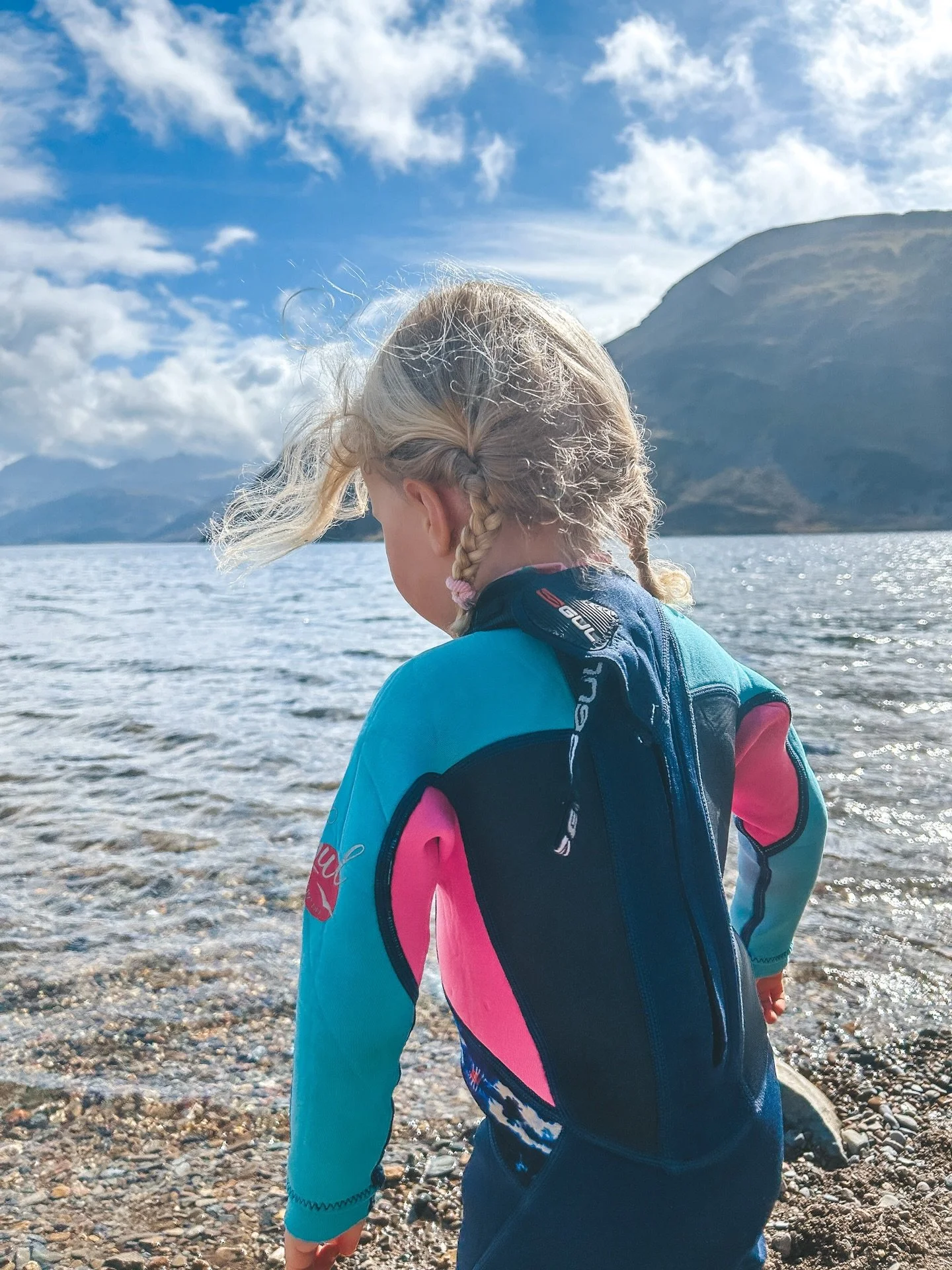 Beautiful Ennerdale in the Lake District. First time exploring here - can&rsquo;t believe we&rsquo;ve never been before! Will be back for sure. 

🅿️ Free parking 
🚲 Bike / pram friendly
🏊🏼&zwj;♀️ Great for wild swim. Shallow stony get in ideal fo