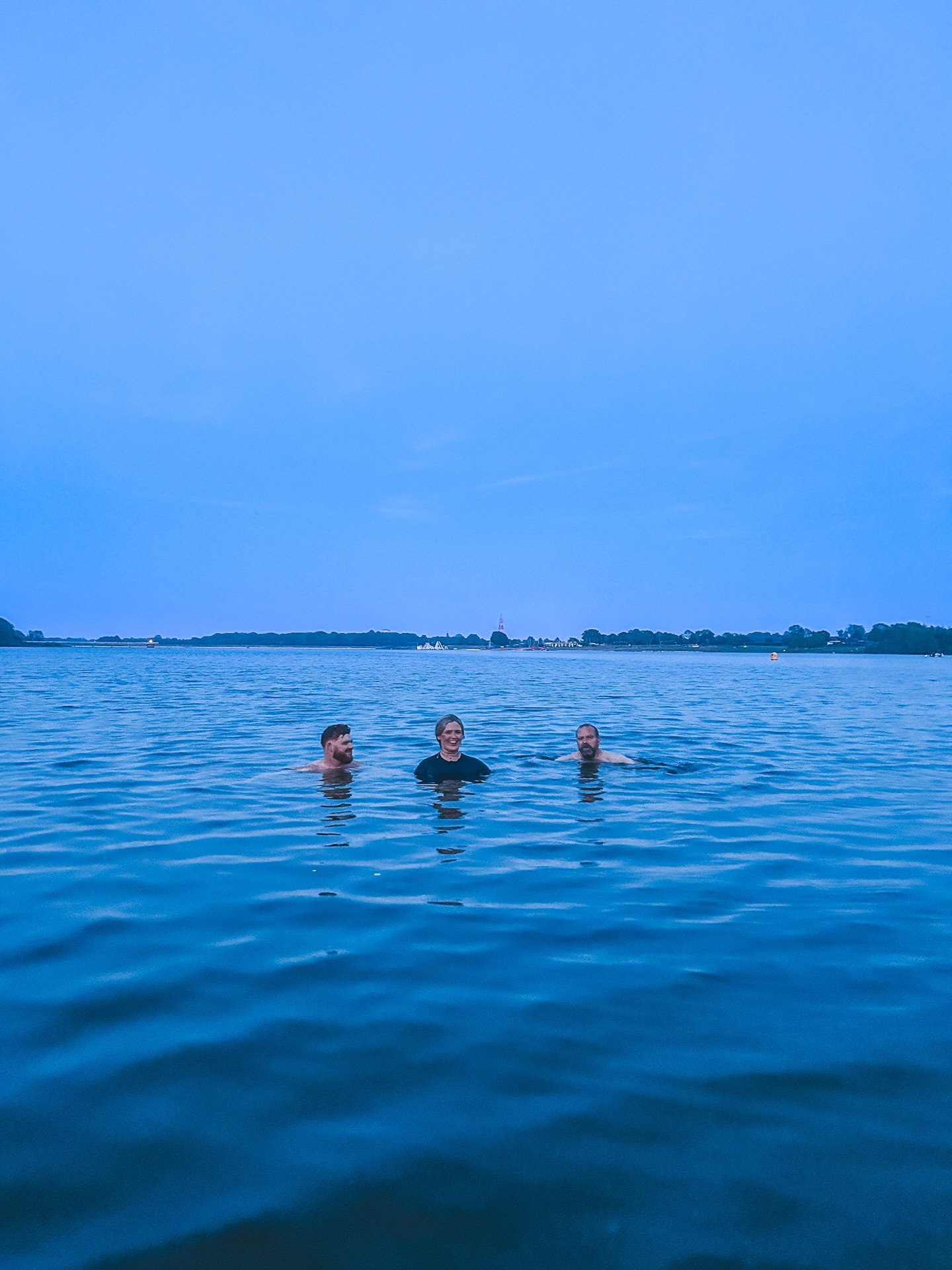 24hours away with our van besties 🚐 

BBQ ✅
Night time dip ✅
Wine + ice cream ✅
Morning walks ✅
Van brekkies ✅
Endless things to chat about ✅

#vanlifeuk #familyvanlife #vanconversion #vanconversionuk wildswimming