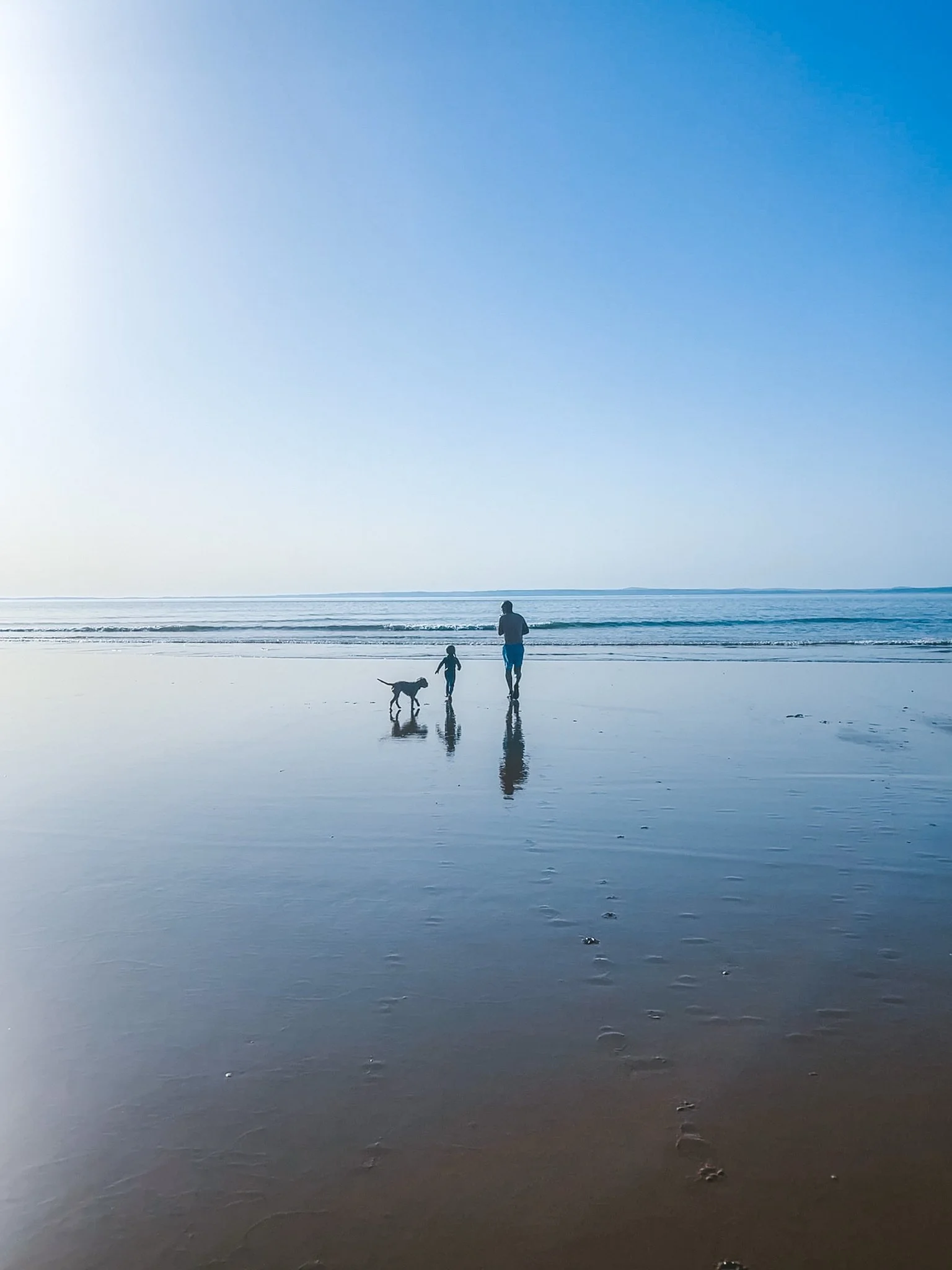 Always gravitating towards the quietest spots and this one is a true beauty. Only accessible at low tide and a bit of a steep path down but well worth it for the shallow waters, sea pool, caves  and rock pools. 

📍 Blue Pool Bay, Gower, South Wales 