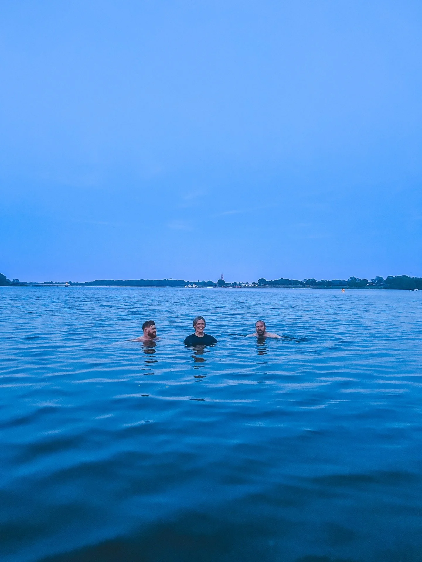 24hours away with our van besties 🚐 

BBQ ✅
Night time dip ✅
Wine + ice cream ✅
Morning walks ✅
Van brekkies ✅
Endless things to chat about ✅

#vanlifeuk #familyvanlife #vanconversion #vanconversionuk wildswimming