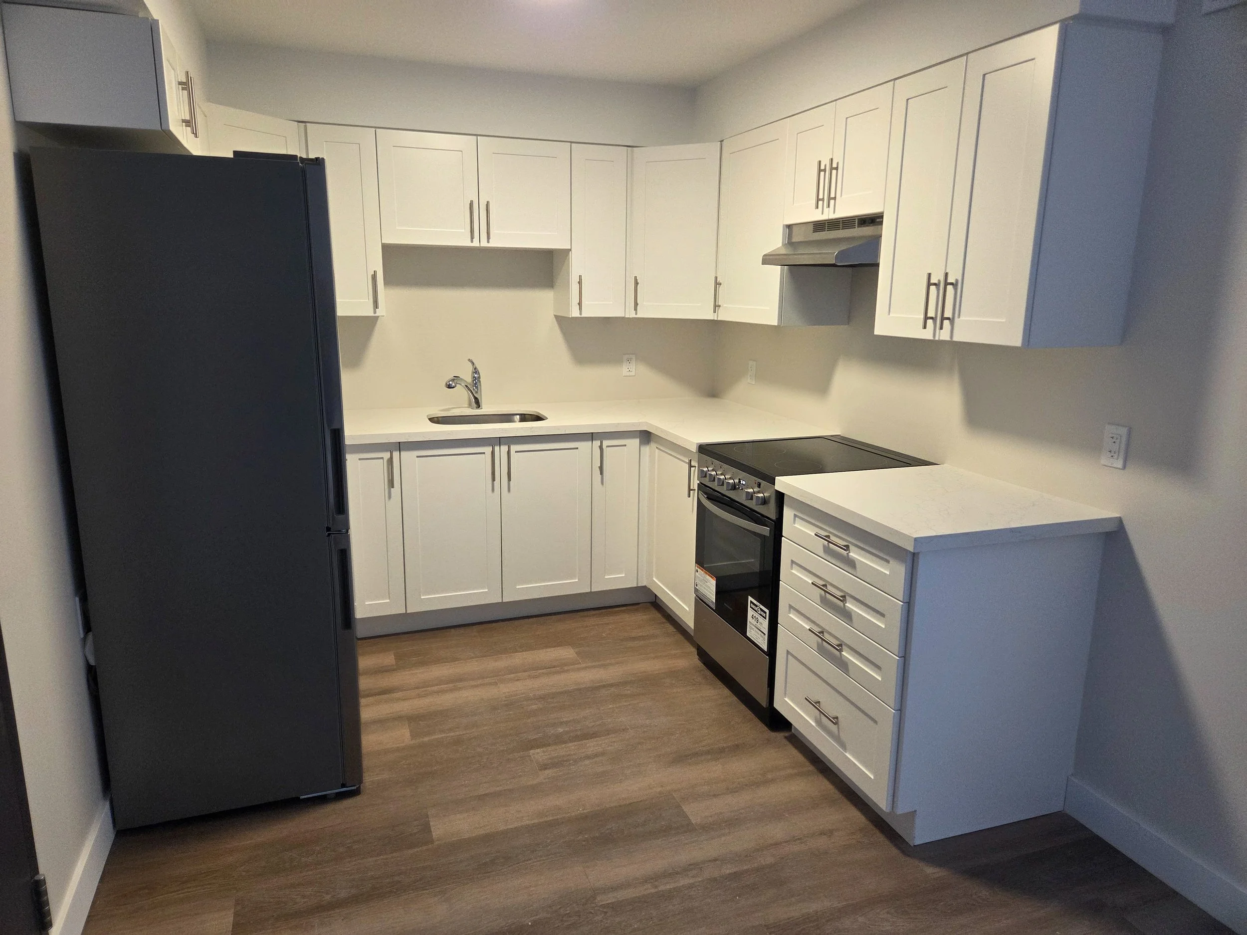 201 Kitchen nook.jpg