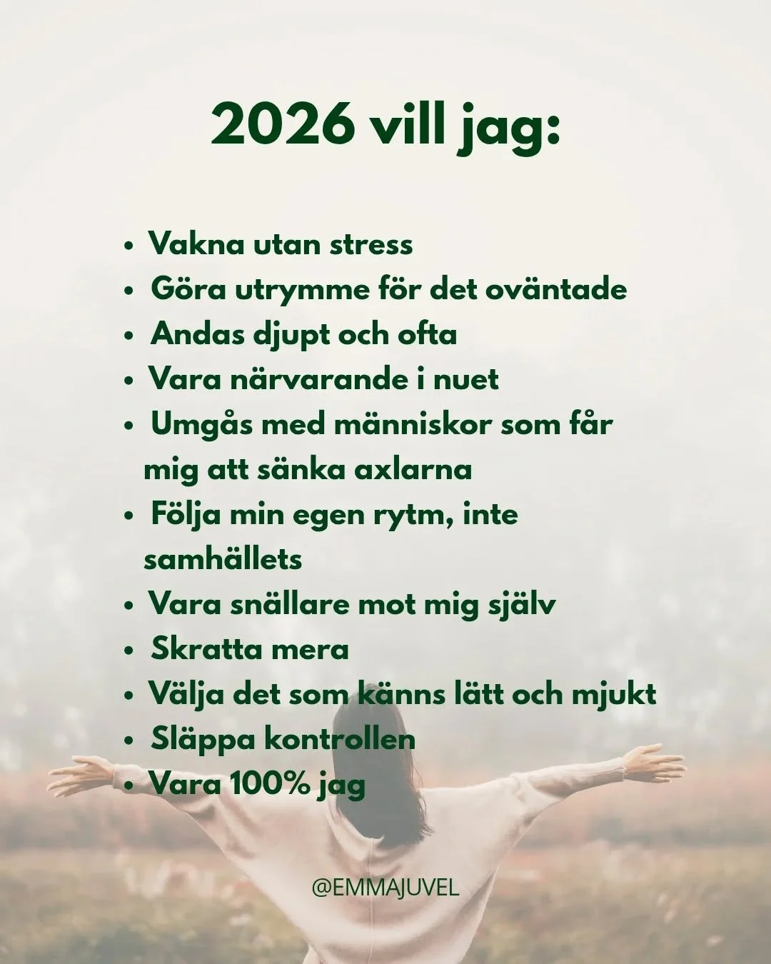 2026 vill jag inte hinna mer, jag vill k&auml;nna mer.
Mer mjukhet.
Mer n&auml;rvaro.
Mer l&auml;tthet.

Inte mer press.
Inte mer prestation.
Inte mer springa ifr&aring;n mig sj&auml;lv.

Du ocks&aring;? 👋

D&aring; vill jag bjuda in dig till v&arin