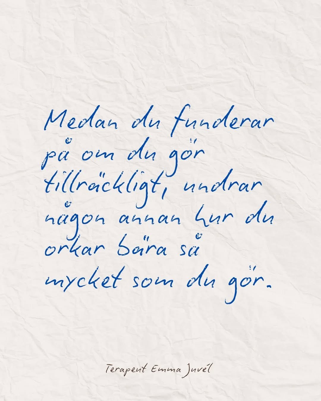 Kanske &auml;r det dags f&ouml;r n&aring;got l&auml;ttare, mjukare och mera varsamt. Inte f&ouml;r att du &auml;r svag, utan f&ouml;r att du har varit stark s&aring; l&auml;nge. Och du f&ouml;rtj&auml;nar att f&aring; andas djupare och b&ouml;rja lev