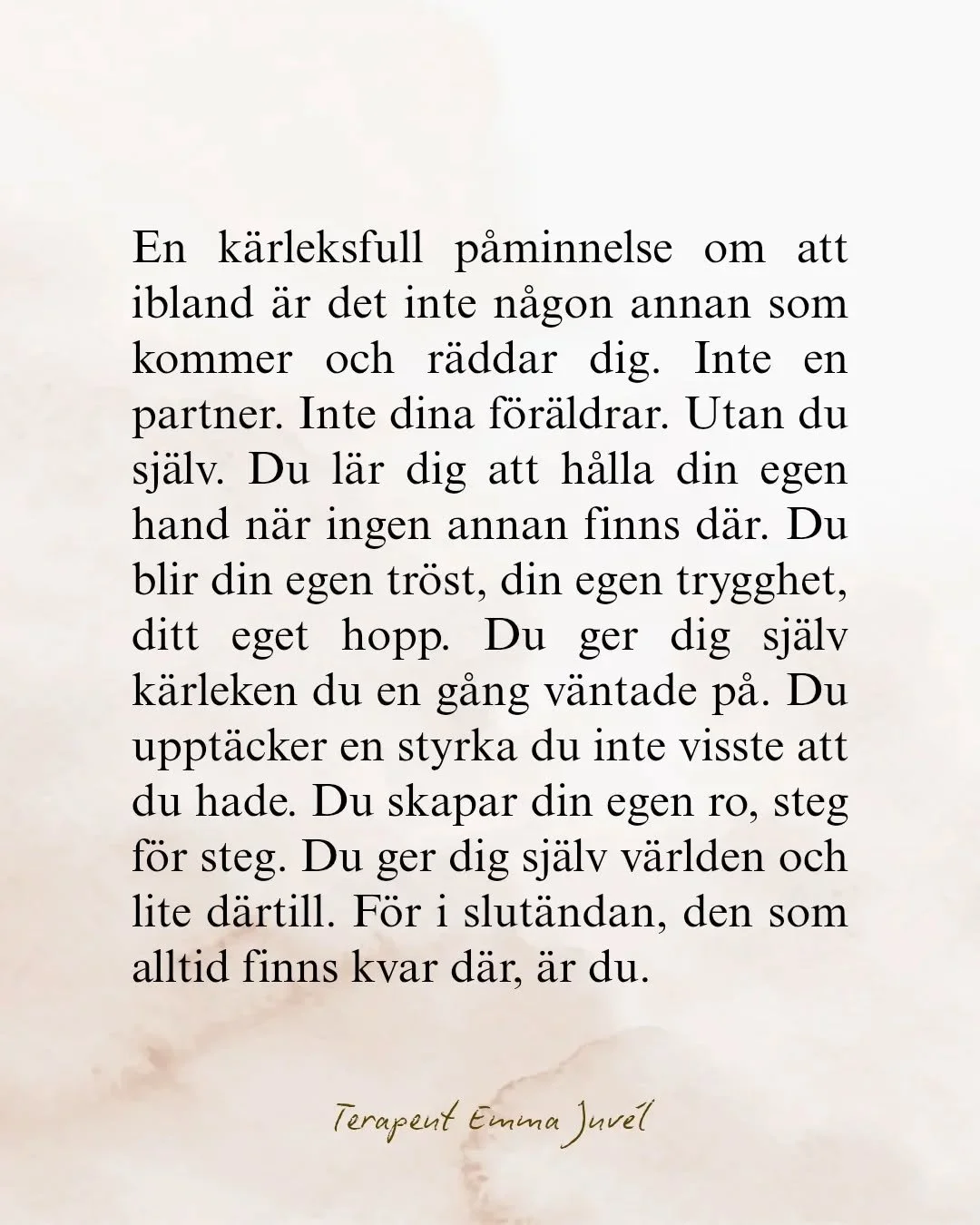 En k&auml;rleksfull p&aring;minnelse om att du  &auml;r personen som du har v&auml;ntat p&aring;. Och du &auml;r s&aring; mycket mer &auml;n dina trauman, m&ouml;nster och livserfarenheter. ❤

Vi tar det en dag i taget, ett steg i taget, mot l&auml;k