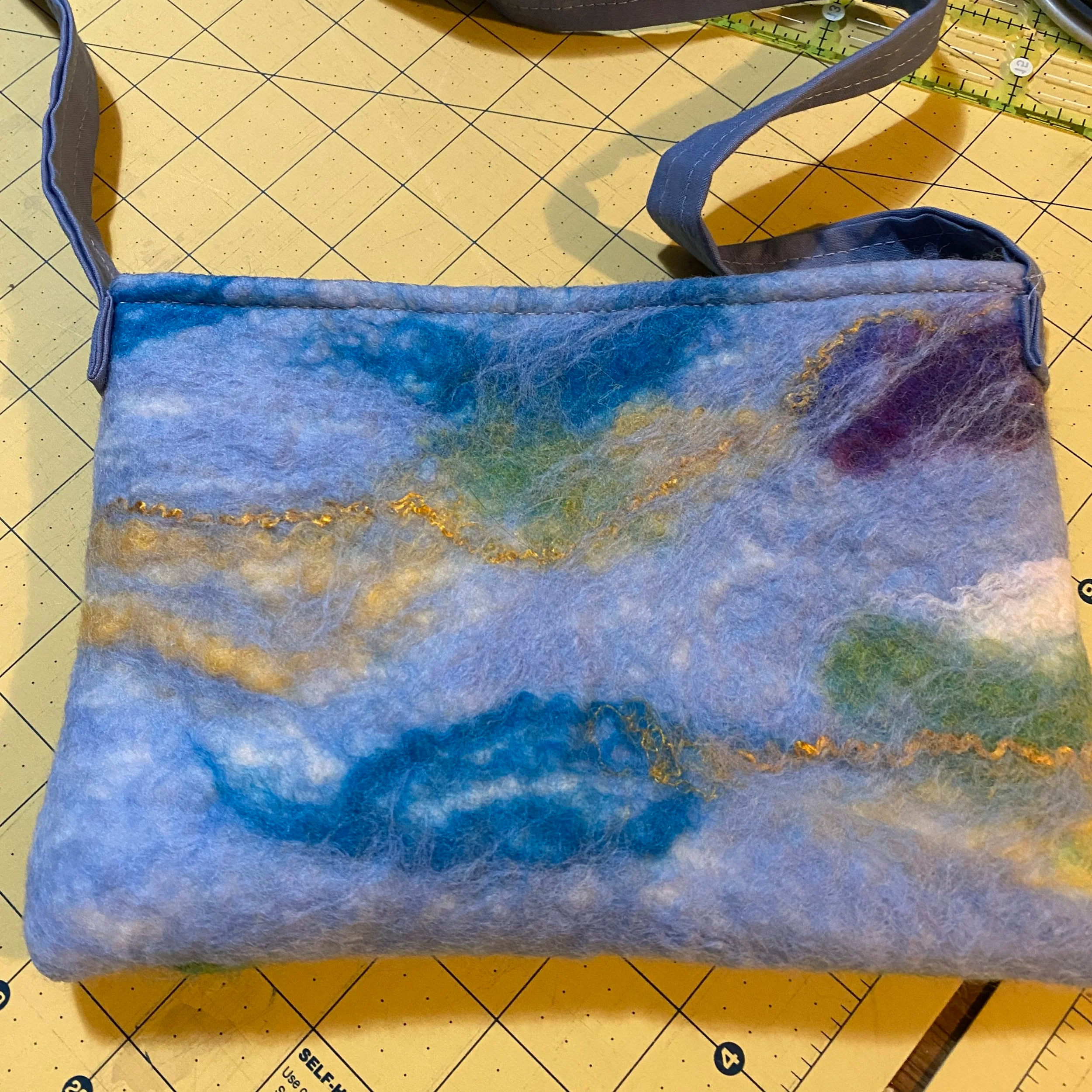Wet+Felted+purse+-+abstract.png